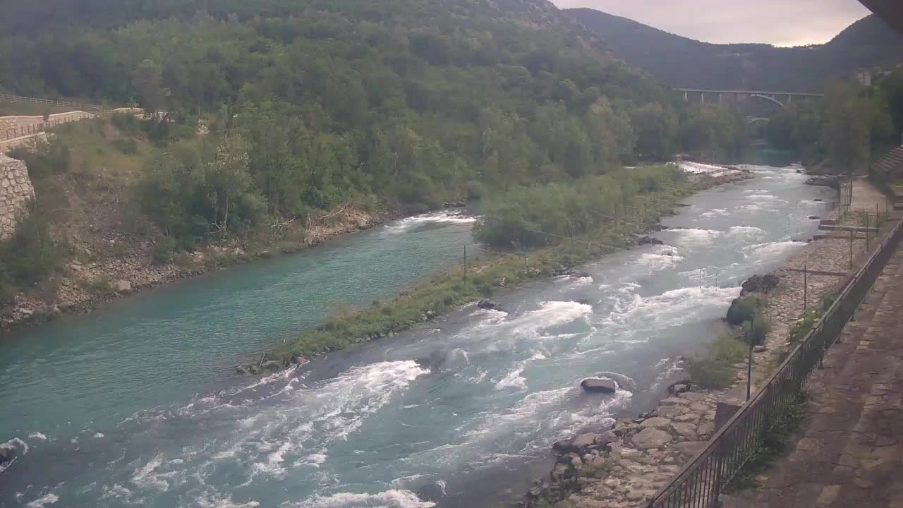 Rijeka Soča kod Solkana Kajak Center