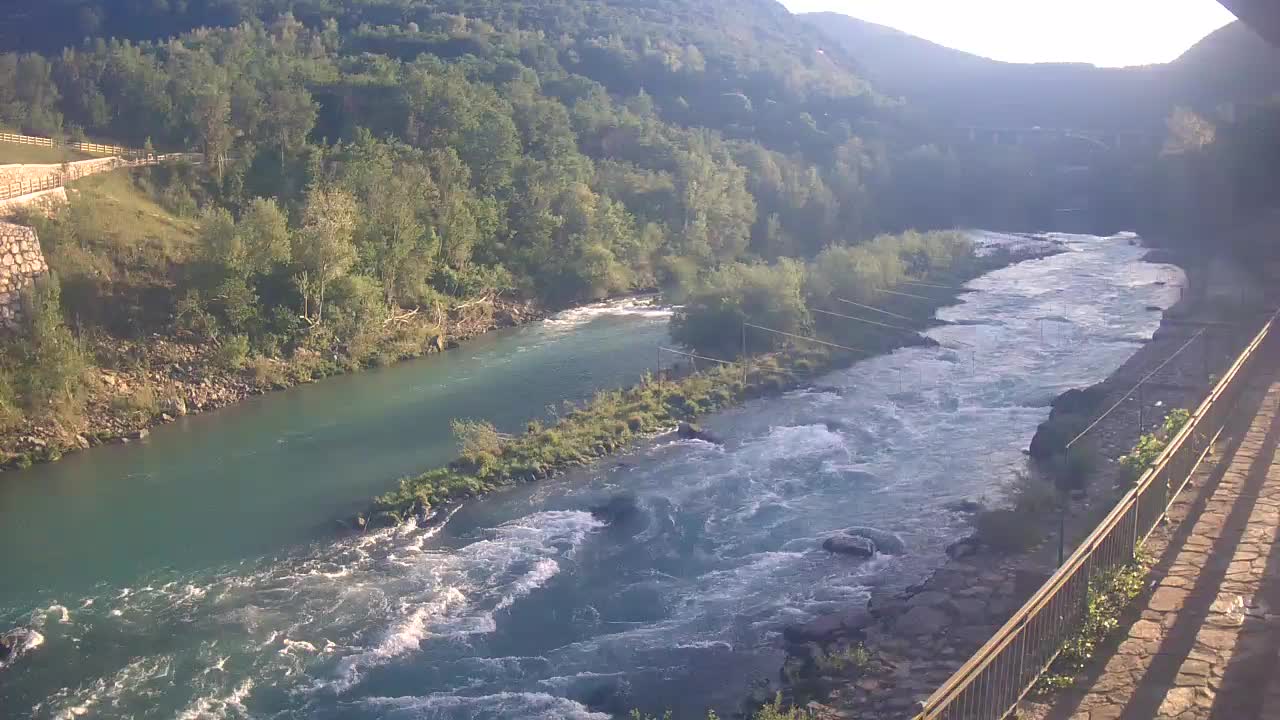 Rijeka Soča kod Solkana Kajak Center