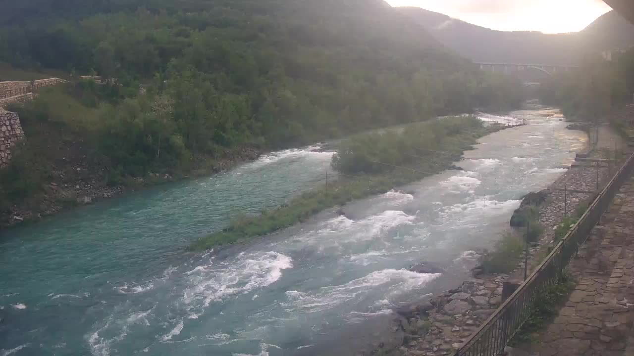 Reka Soča pri Solkanu Kajak Center