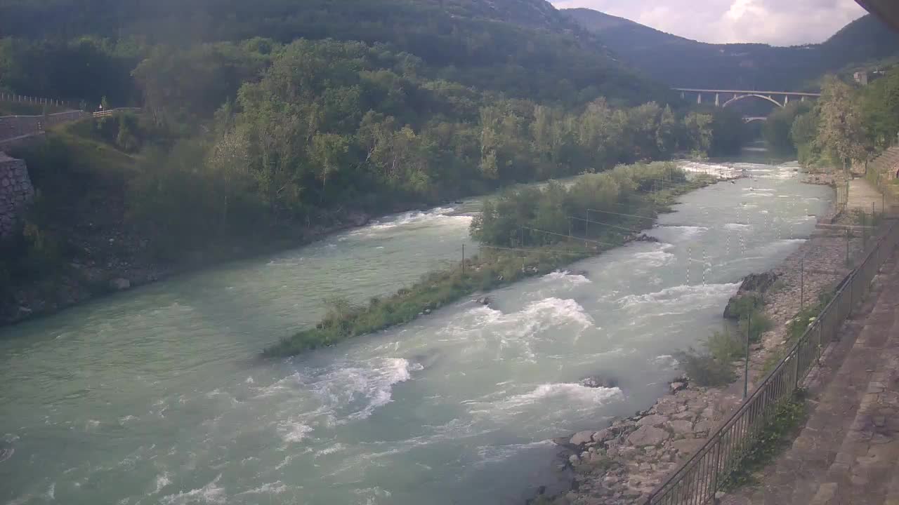 Rijeka Soča kod Solkana Kajak Center