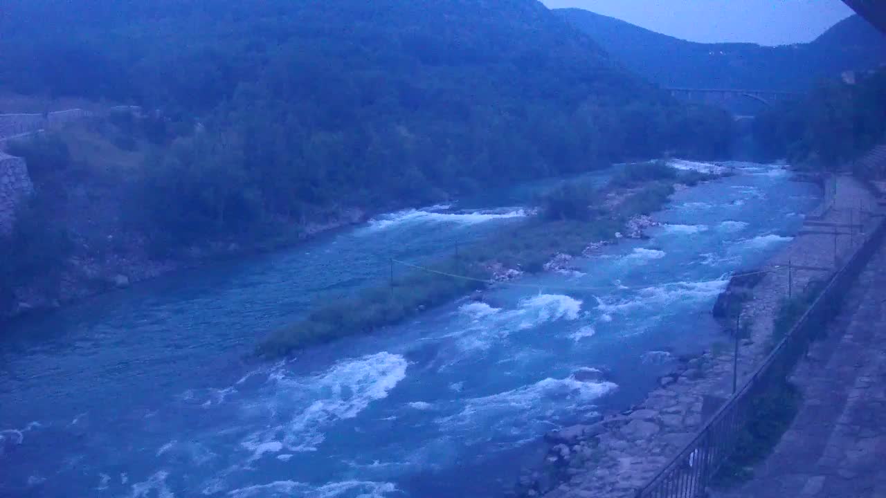 Rijeka Soča kod Solkana Kajak Center