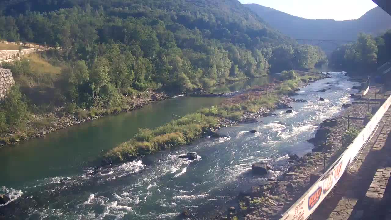 Rijeka Soča kod Solkana Kajak Center