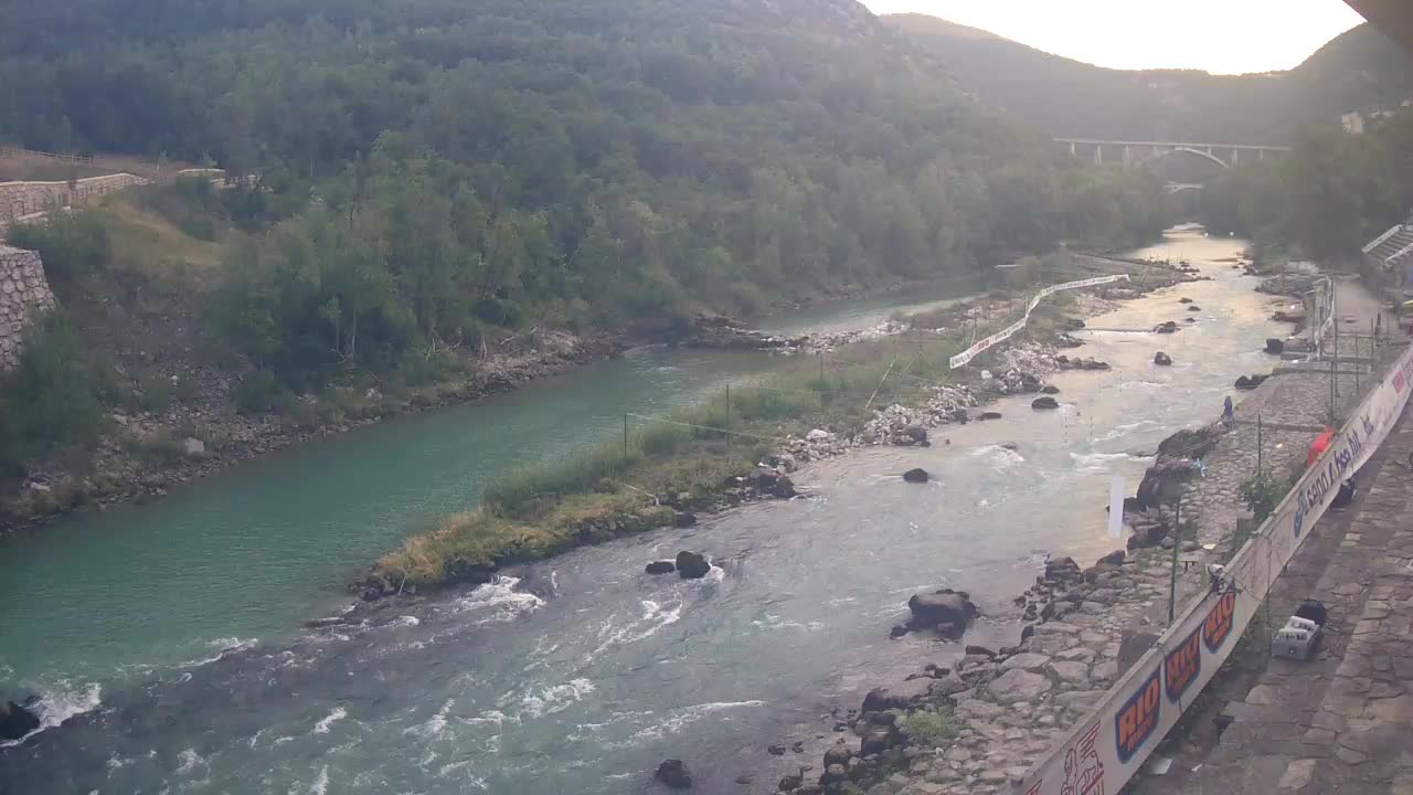 Rijeka Soča kod Solkana Kajak Center