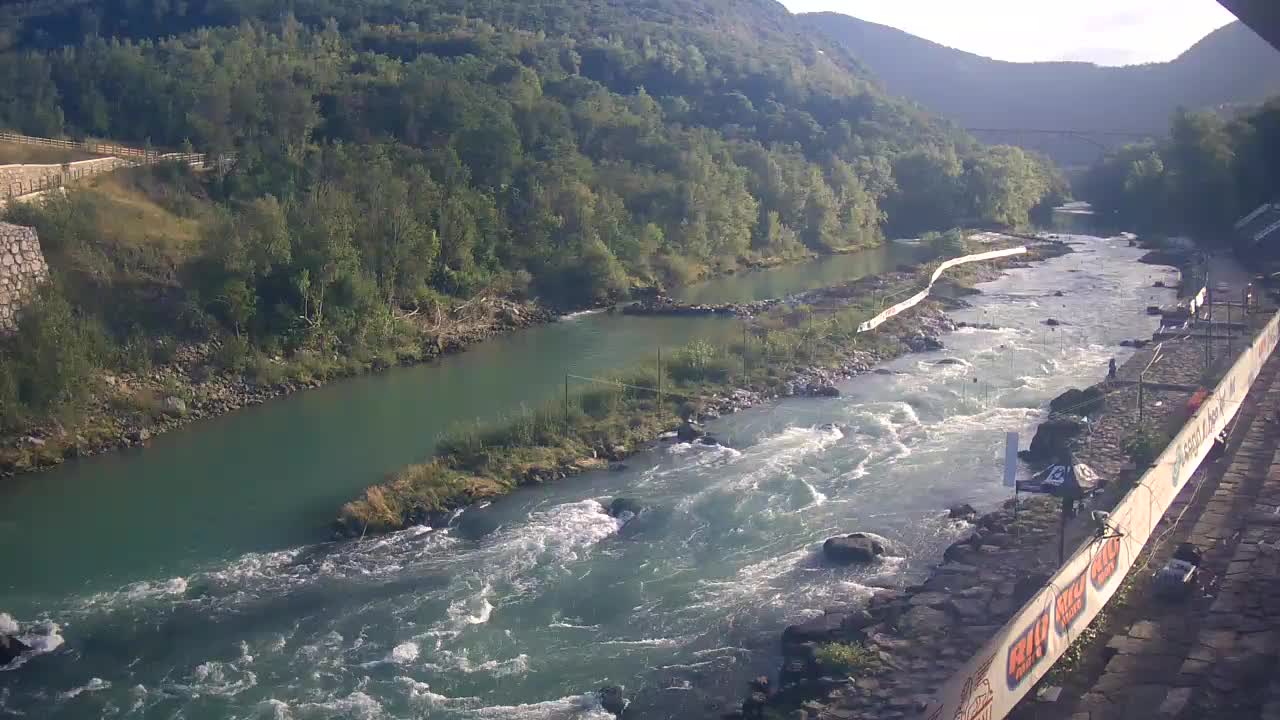 Rijeka Soča kod Solkana Kajak Center