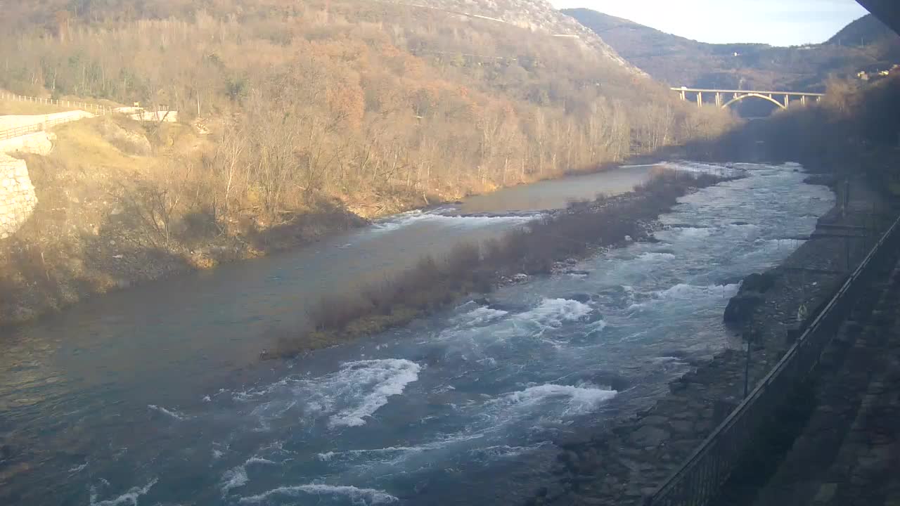 Rijeka Soča kod Solkana Kajak Center