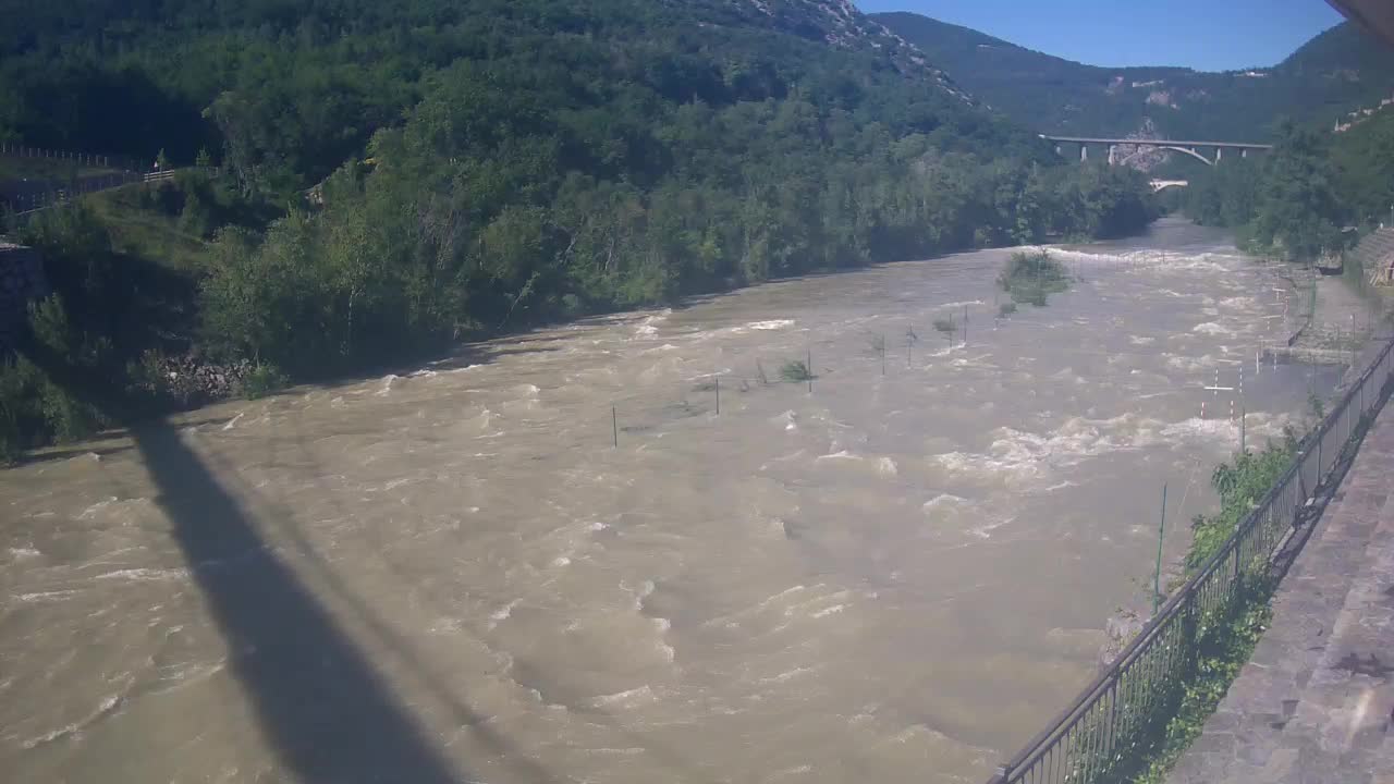 Rijeka Soča kod Solkana Kajak Center