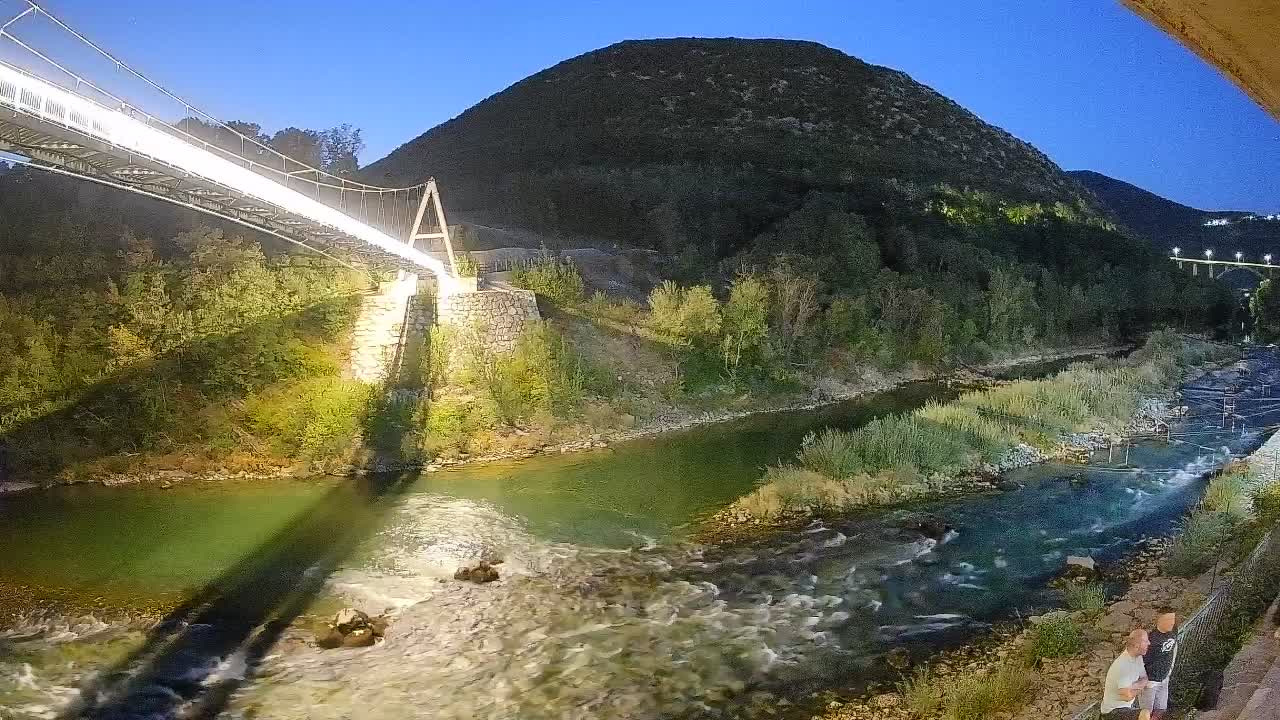 Rijeka Soča kod Solkana Kajak Center
