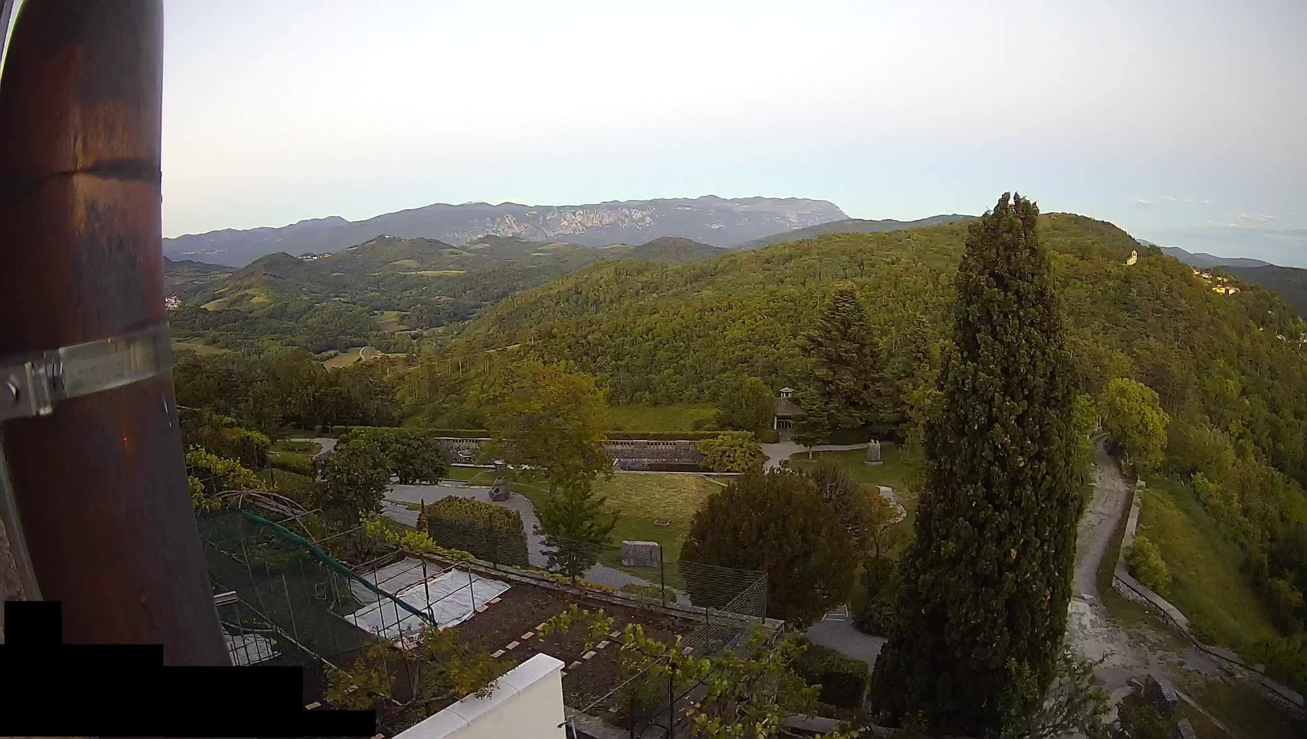 Štanjel – Ferrarijev vrt – Slovenija web kamere
