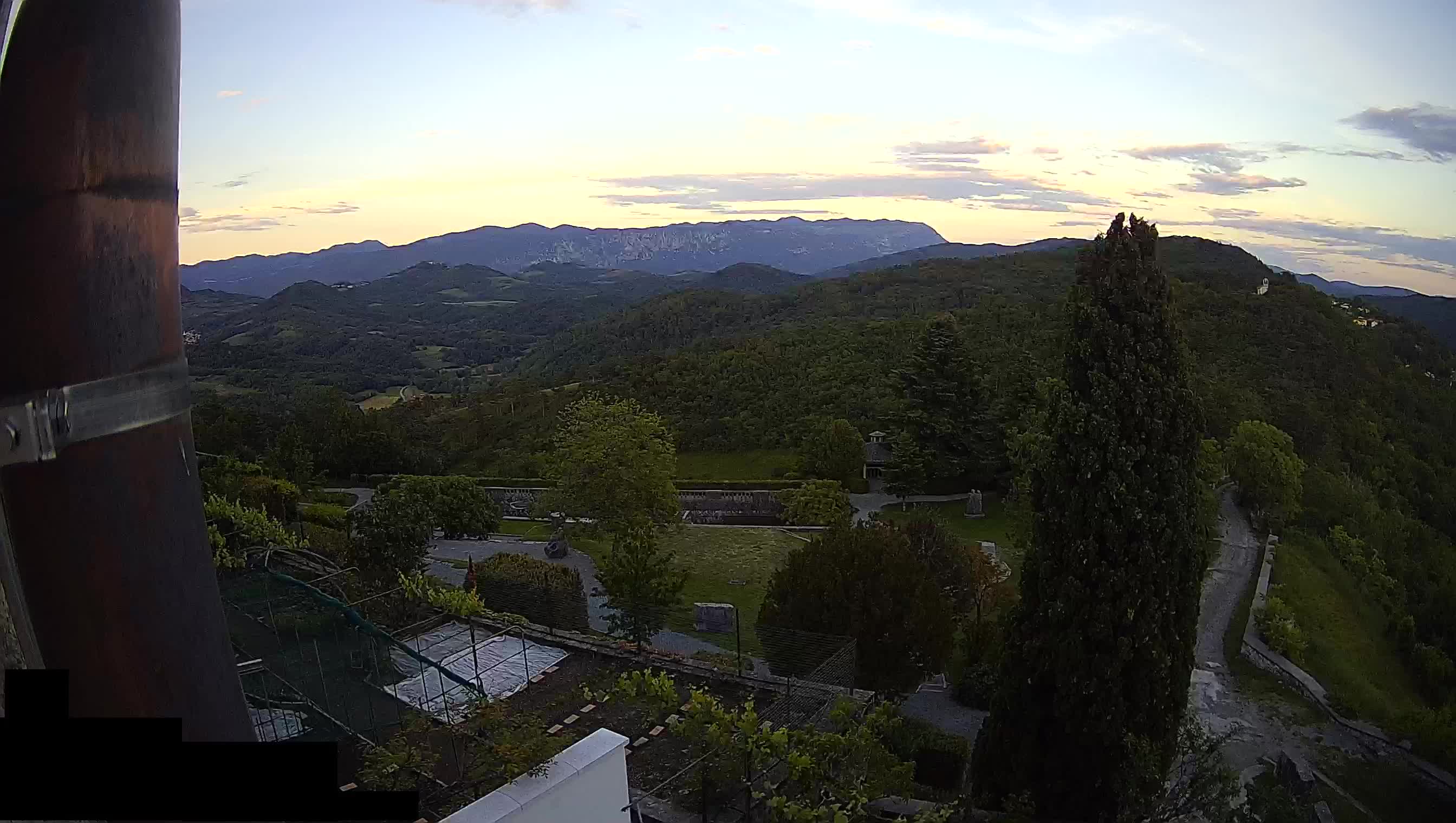Štanjel – Ferrarijev vrt – Slovenija web kamere