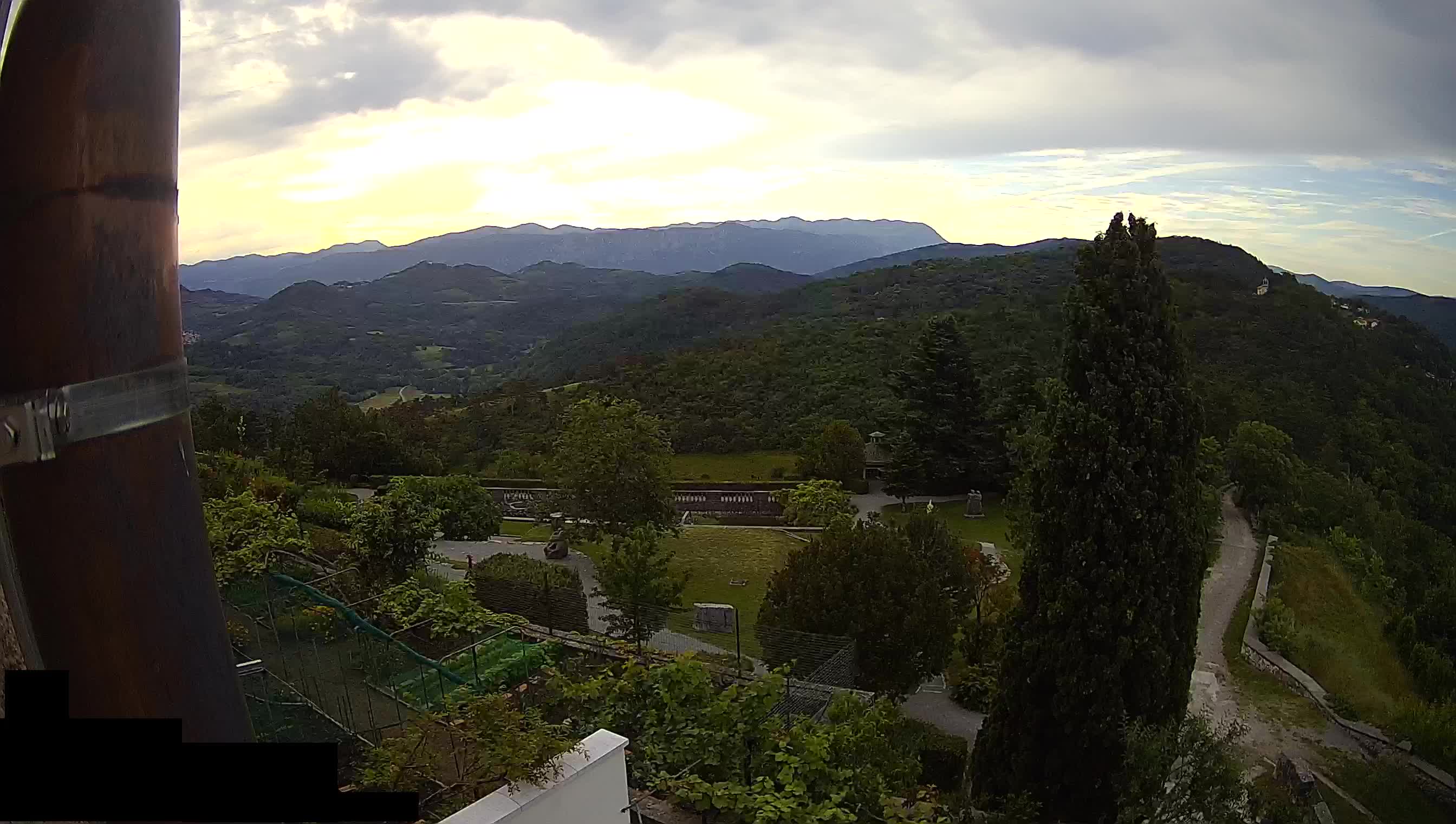Štanjel – Ferrarijev vrt – Slovenija web kamere