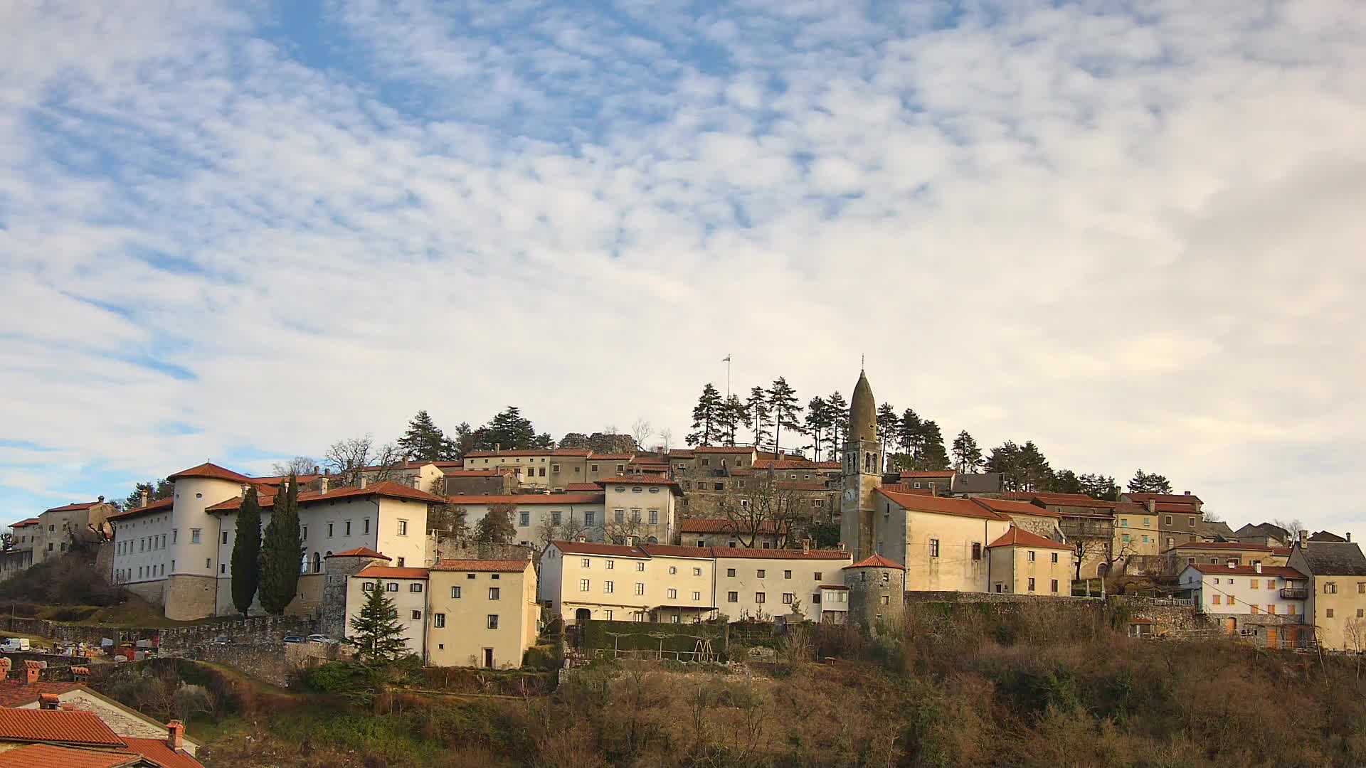 Štanjel v Živo: Odkrijte Srce Krasa