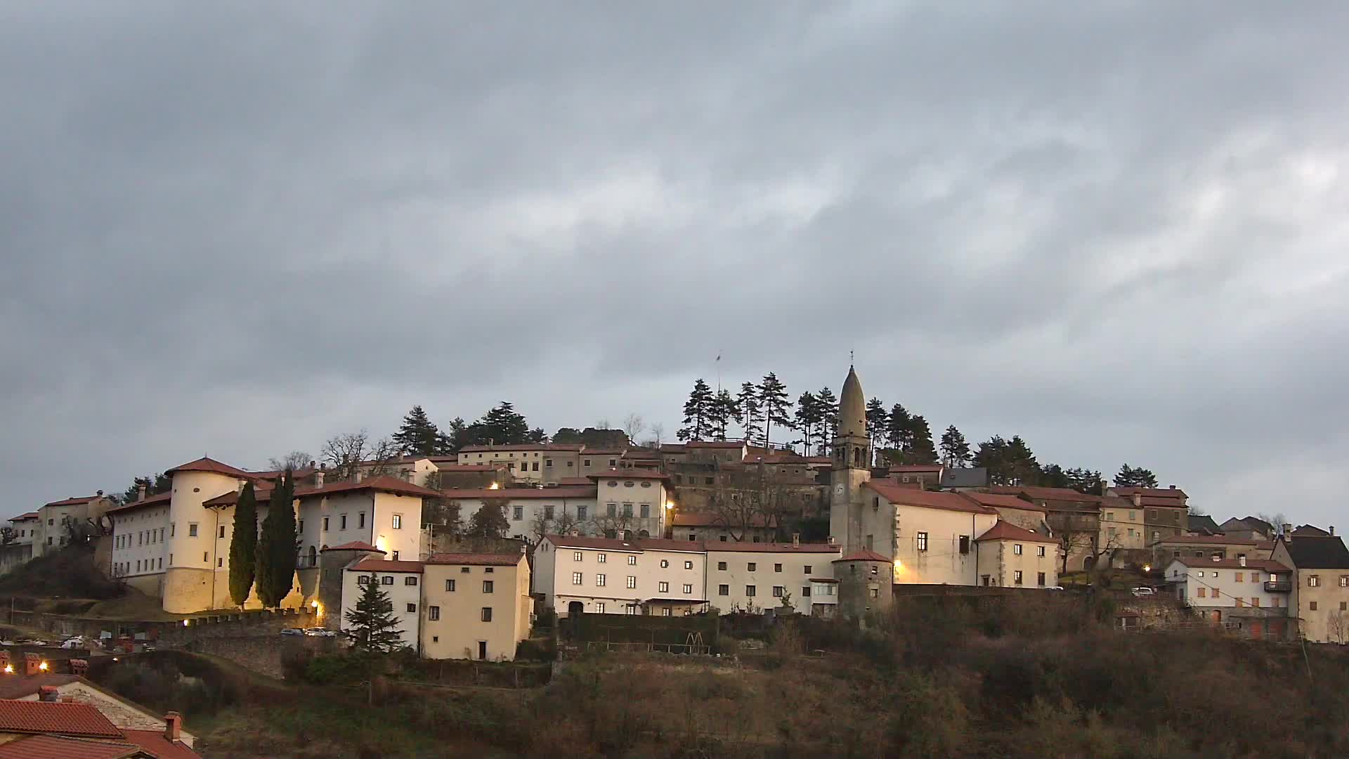 Štanjel v Živo: Odkrijte Srce Krasa