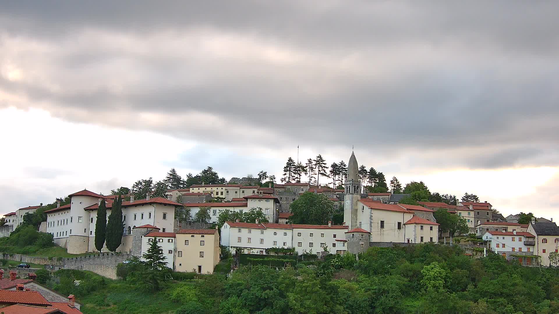 Štanjel v Živo: Odkrijte Srce Krasa