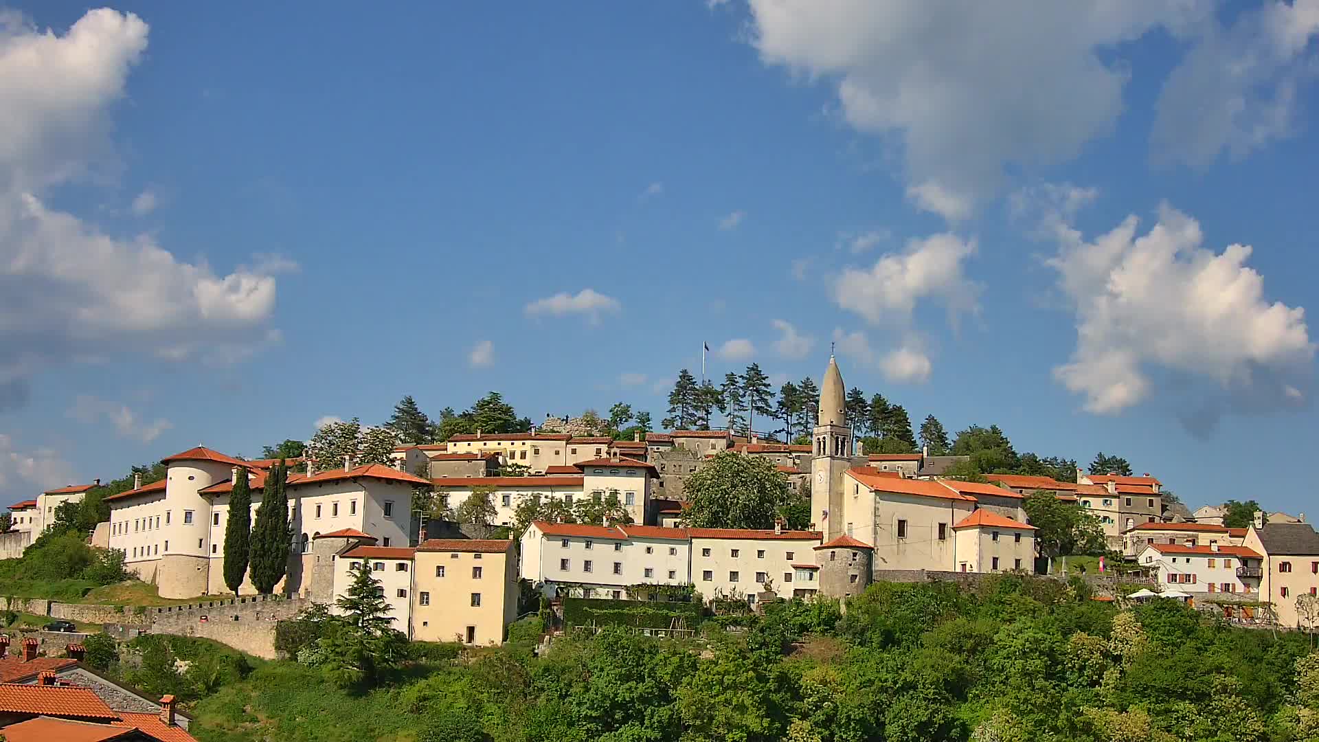 Štanjel v Živo: Odkrijte Srce Krasa