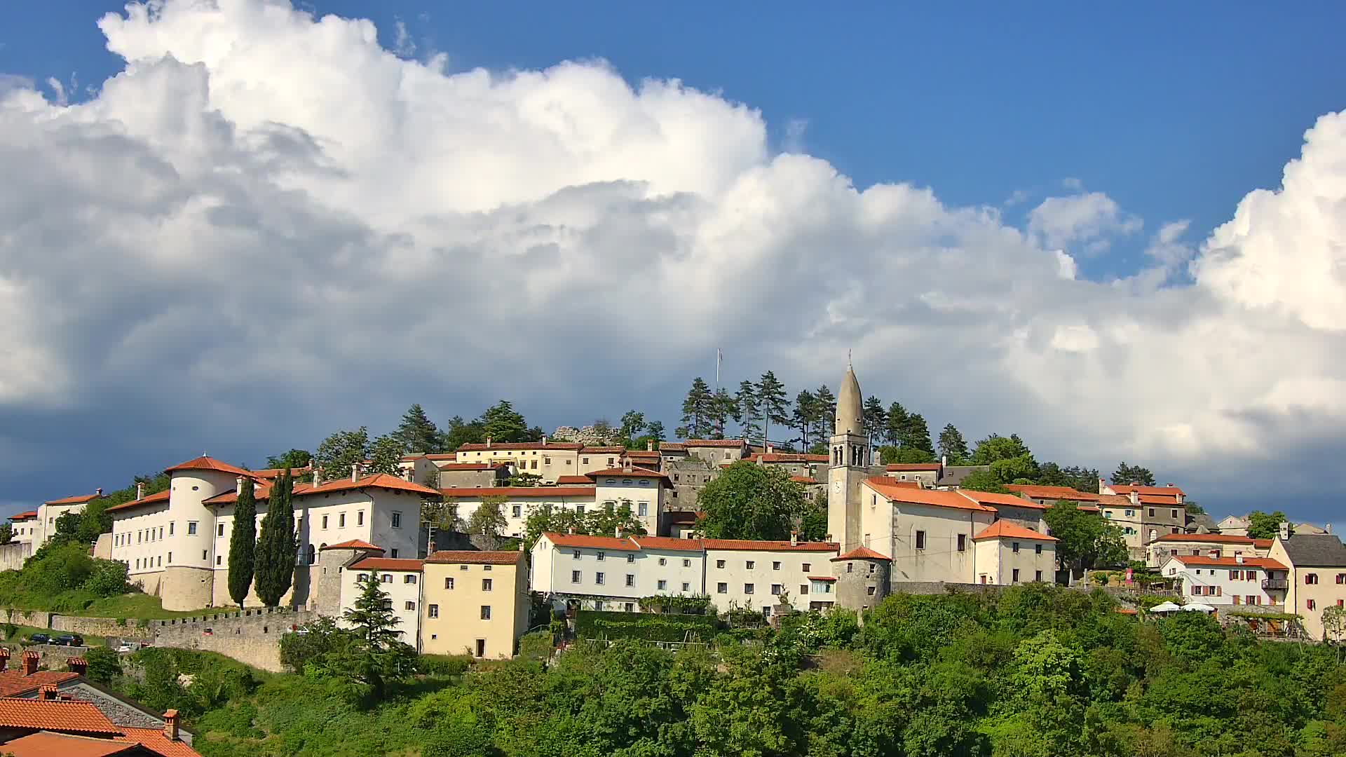 Štanjel v Živo: Odkrijte Srce Krasa