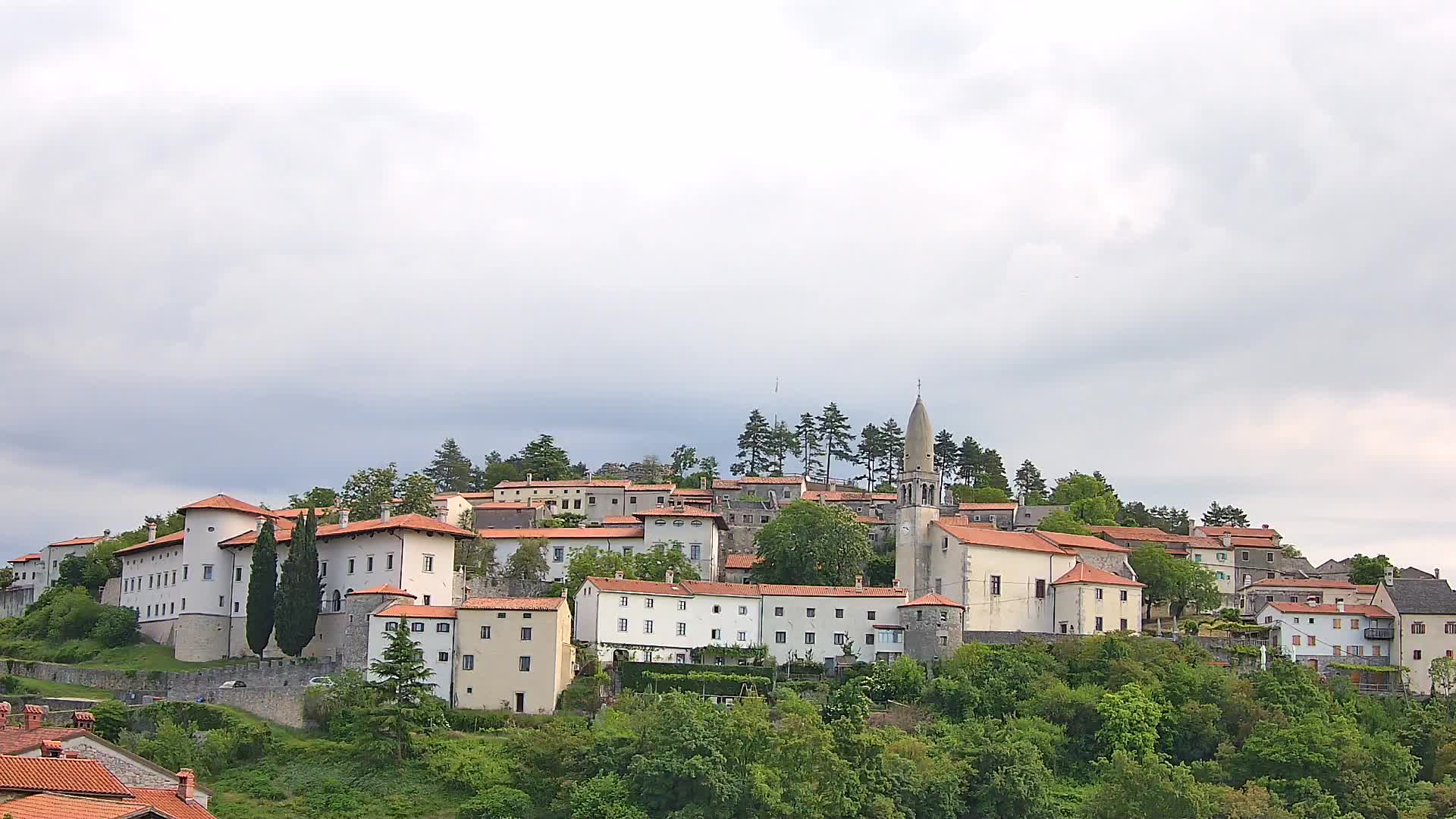 Štanjel v Živo: Odkrijte Srce Krasa
