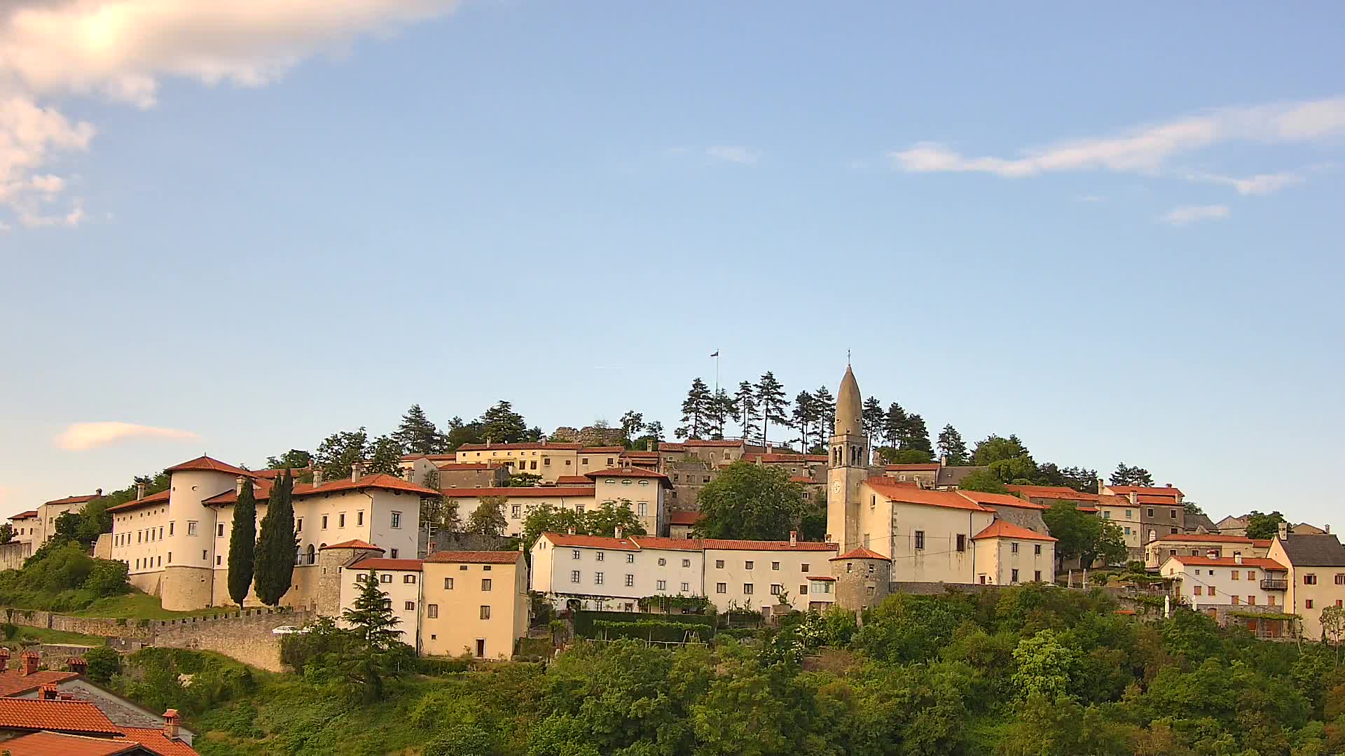 Štanjel v Živo: Odkrijte Srce Krasa