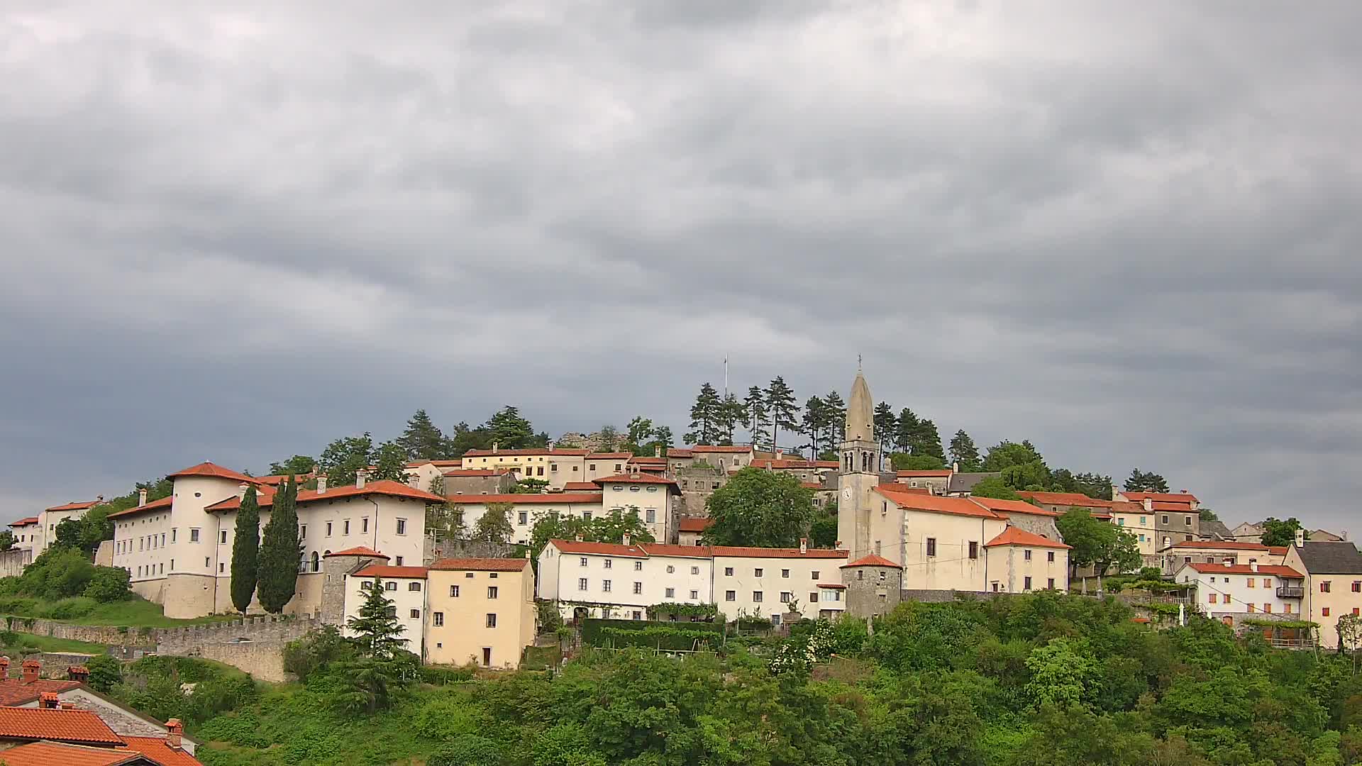Štanjel v Živo: Odkrijte Srce Krasa