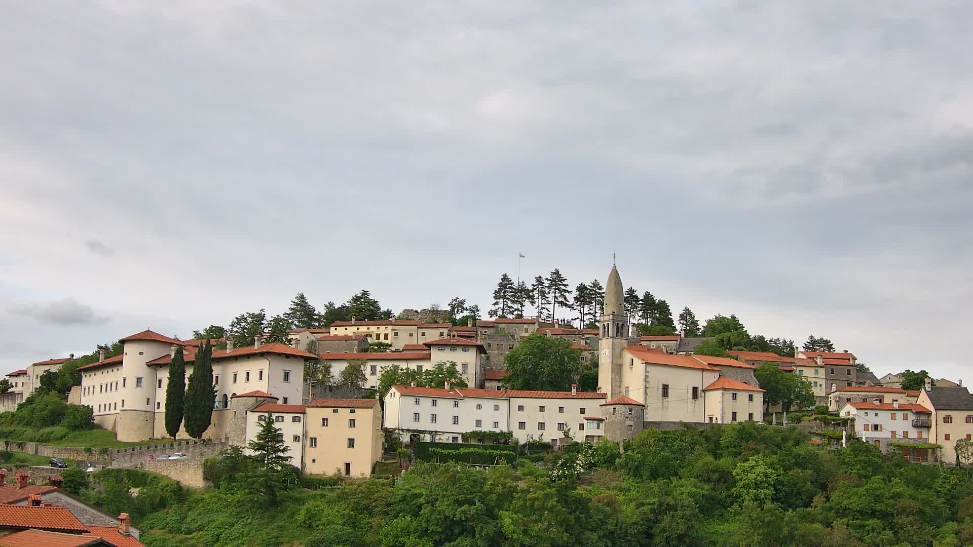 Štanjel v Živo: Odkrijte Srce Krasa