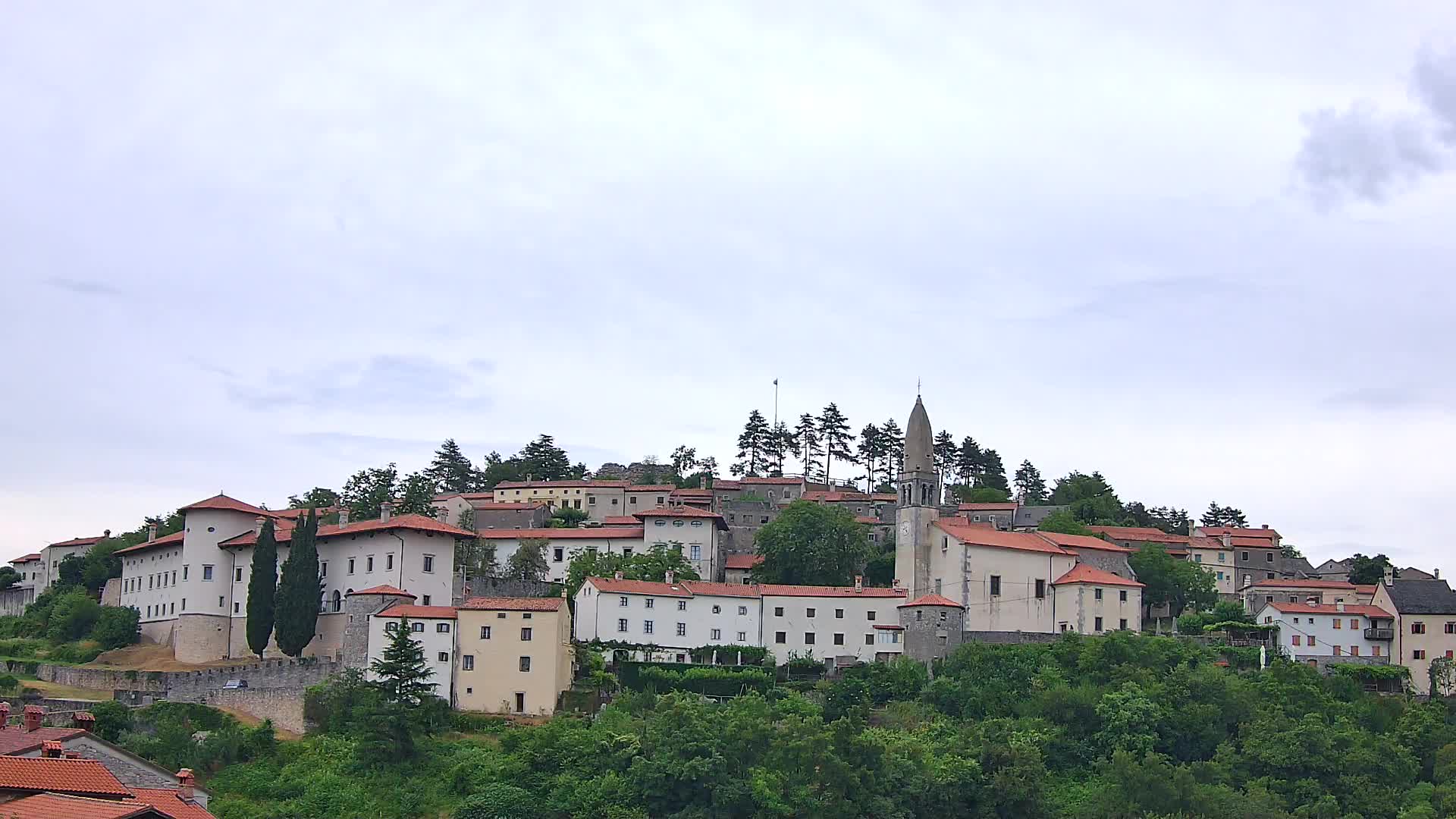 Štanjel v Živo: Odkrijte Srce Krasa