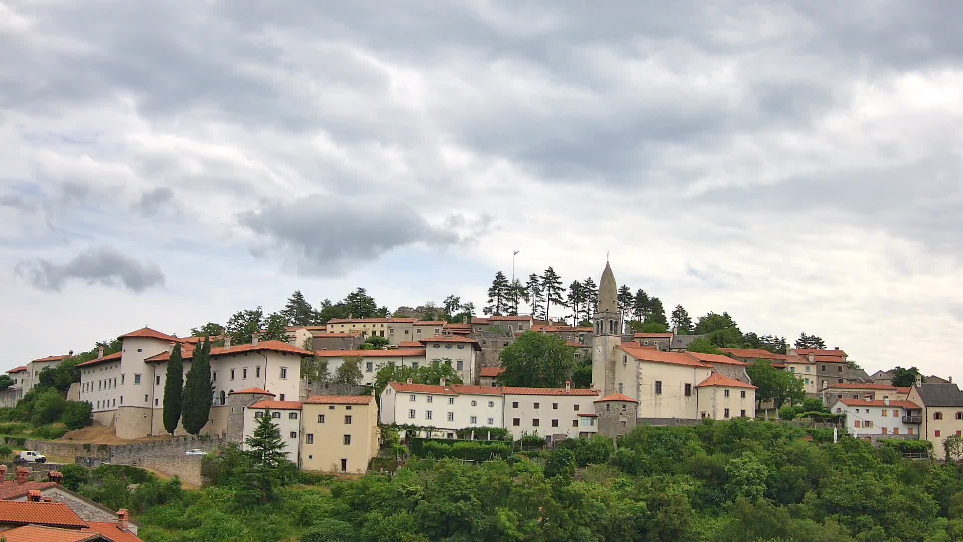 Štanjel v Živo: Odkrijte Srce Krasa