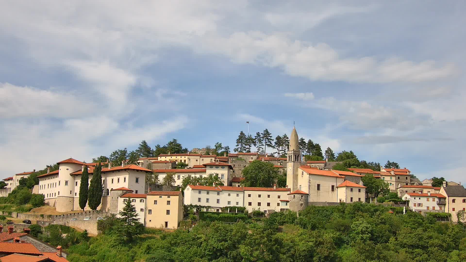 Štanjel v Živo: Odkrijte Srce Krasa