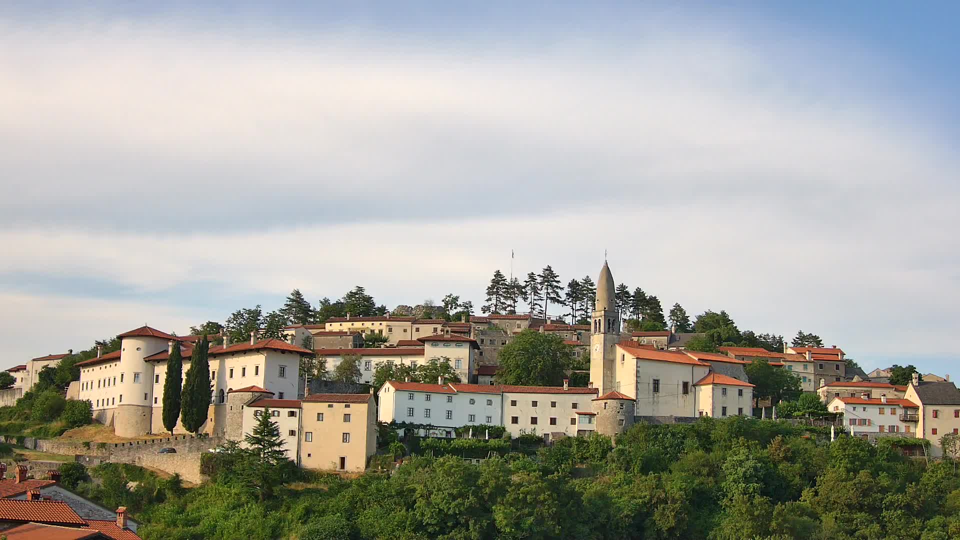 Štanjel v Živo: Odkrijte Srce Krasa