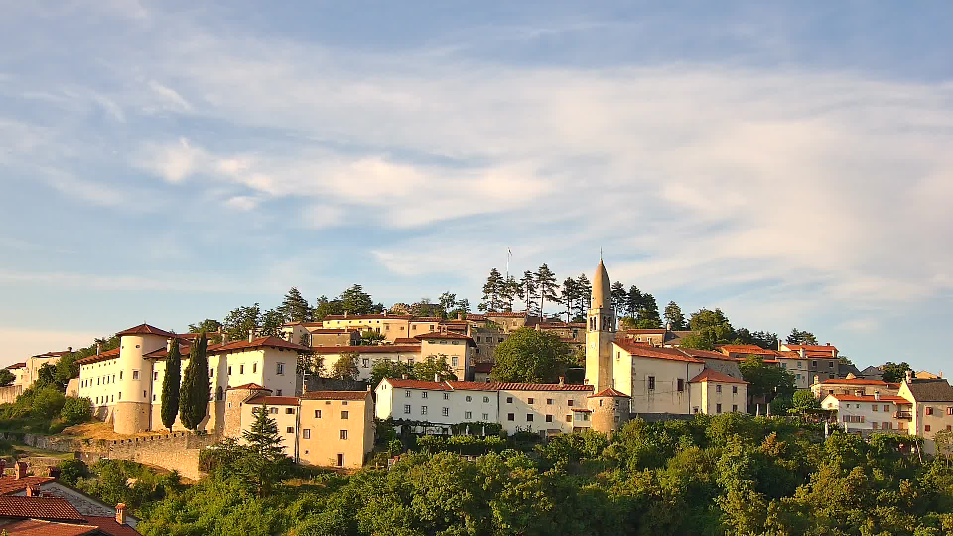 Štanjel v Živo: Odkrijte Srce Krasa