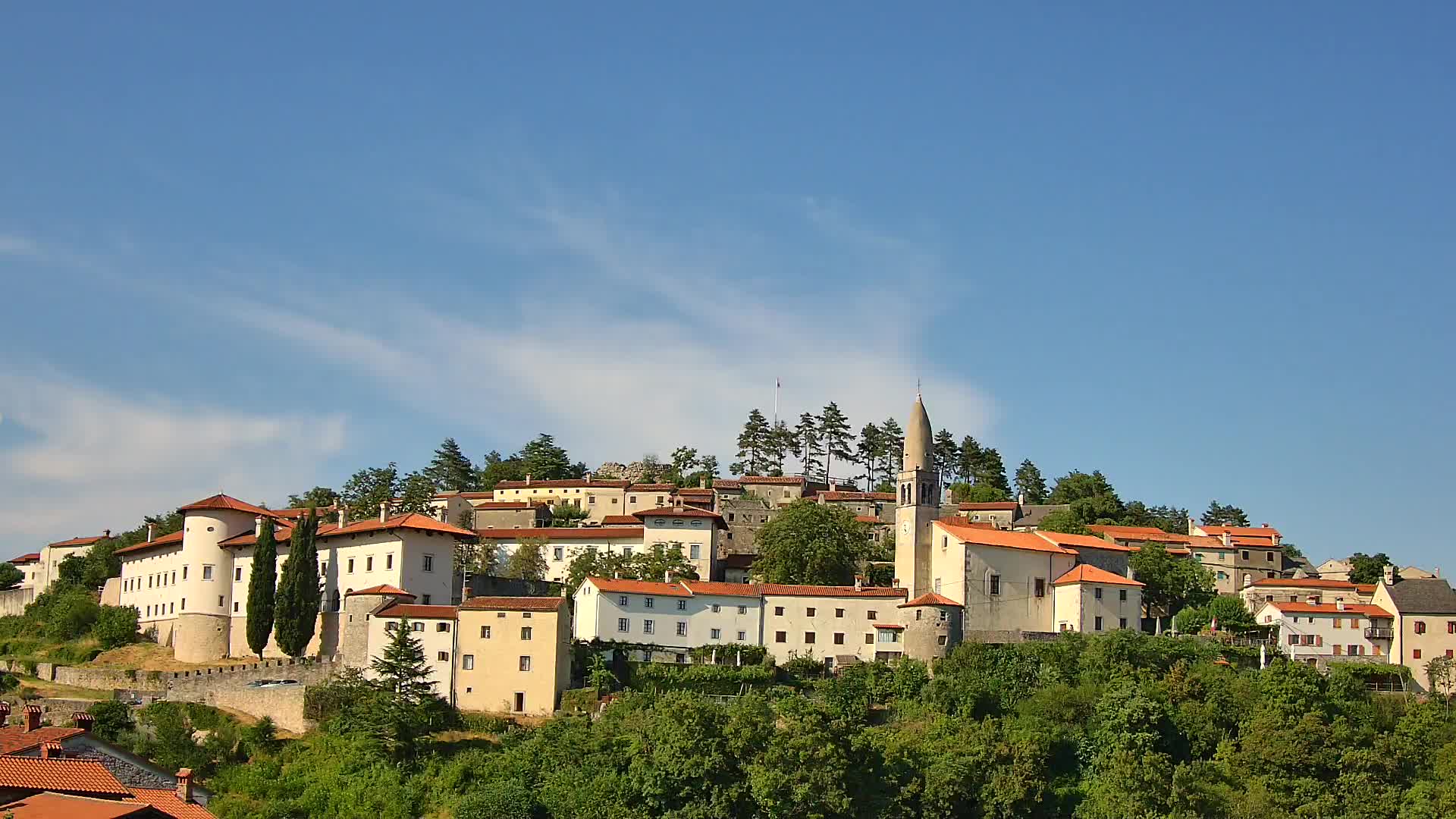 Štanjel v Živo: Odkrijte Srce Krasa