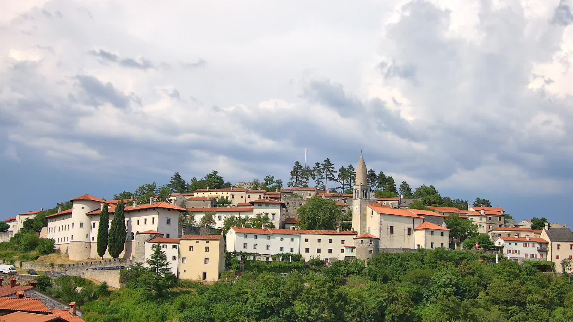 Štanjel v Živo: Odkrijte Srce Krasa