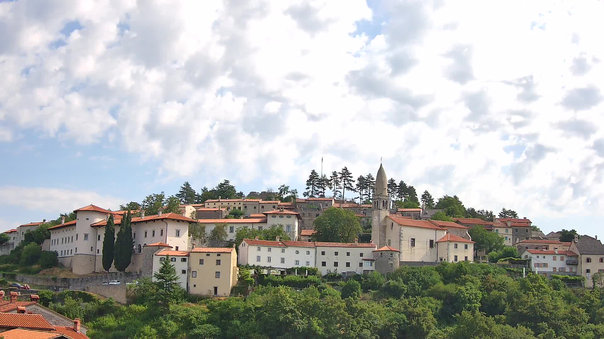 Štanjel v Živo: Odkrijte Srce Krasa