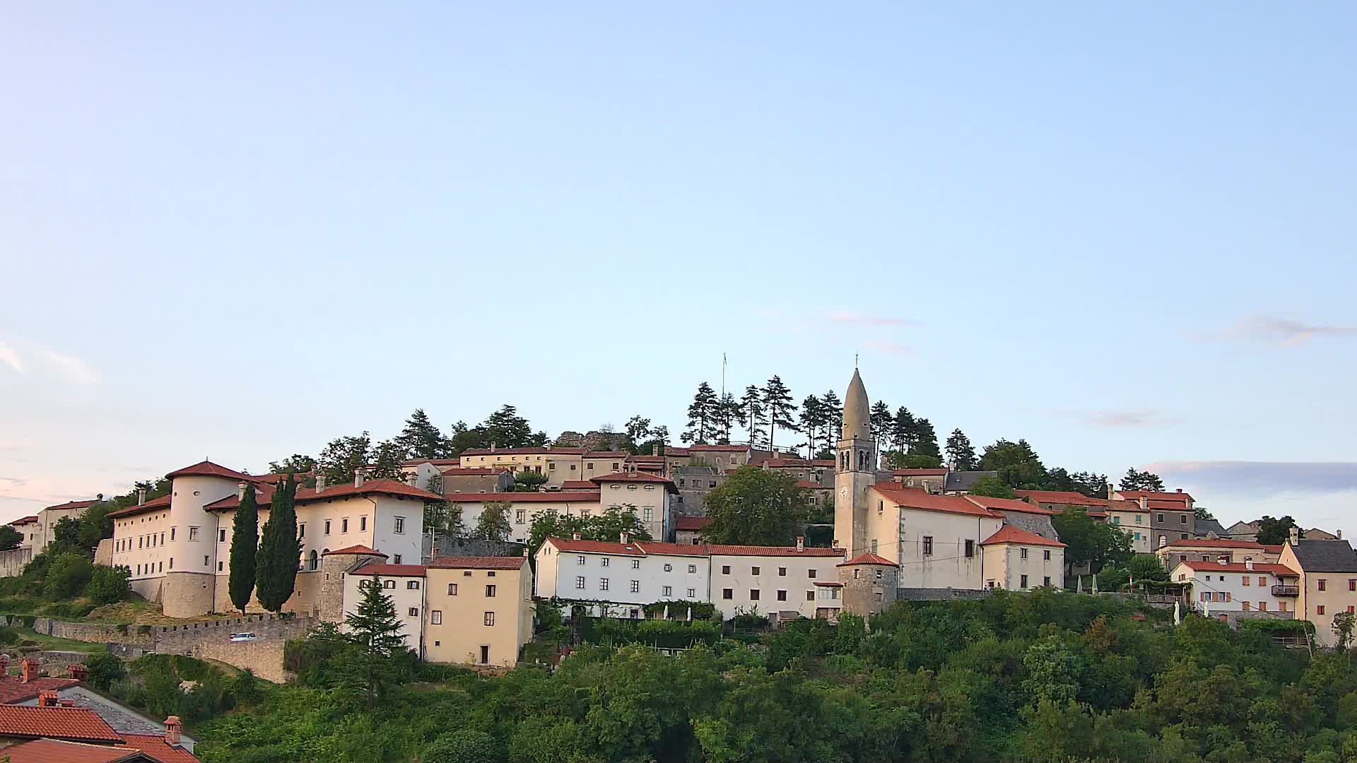 Štanjel v Živo: Odkrijte Srce Krasa
