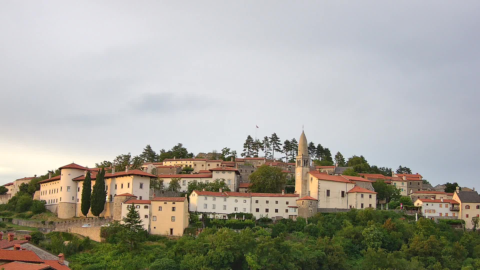 Štanjel v Živo: Odkrijte Srce Krasa