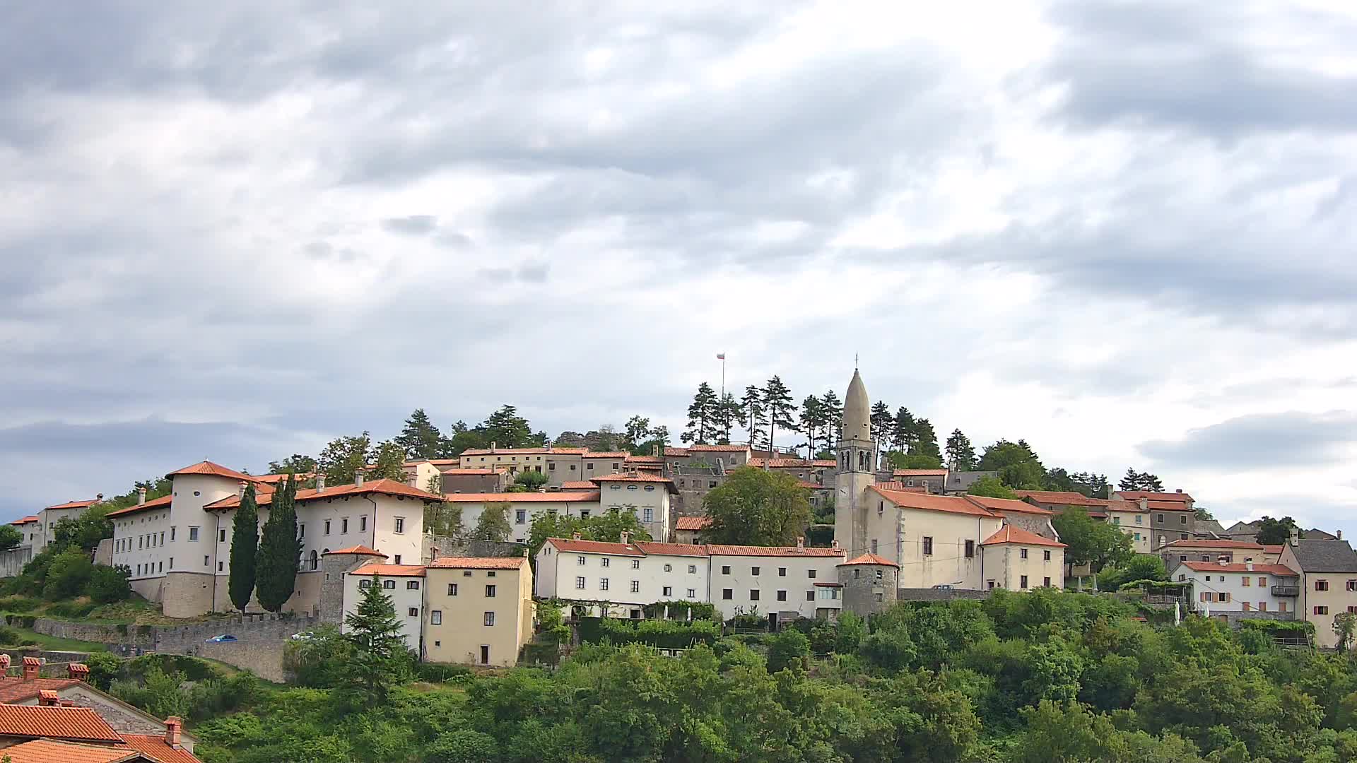 Štanjel v Živo: Odkrijte Srce Krasa