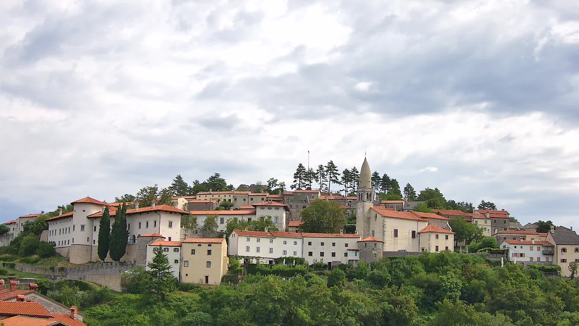 Štanjel v Živo: Odkrijte Srce Krasa