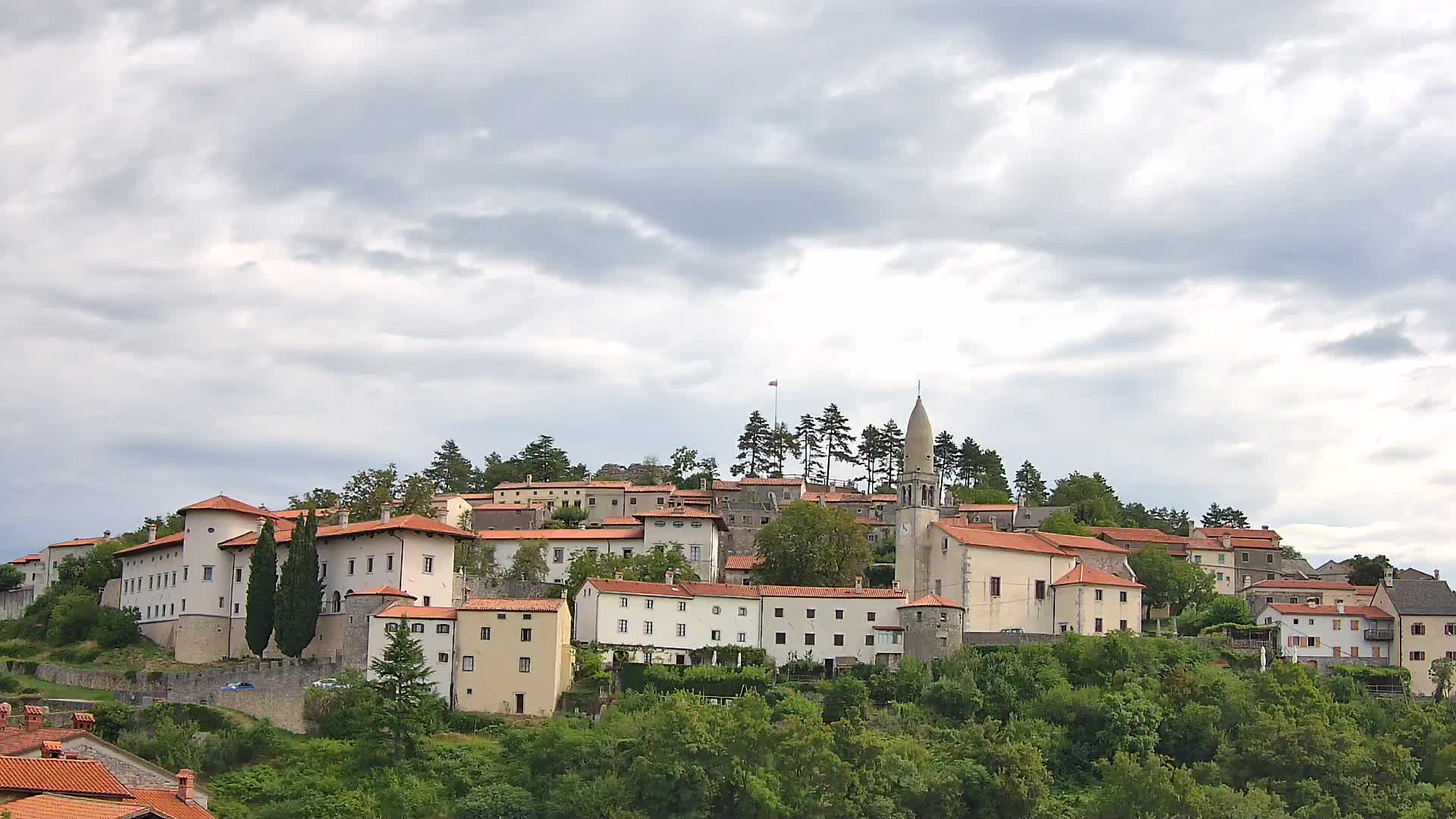 Štanjel v Živo: Odkrijte Srce Krasa