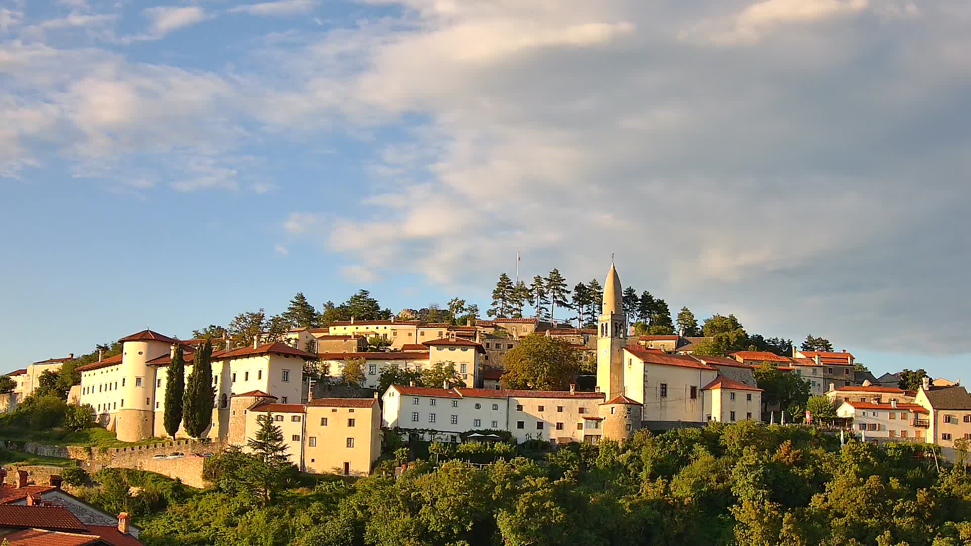 Štanjel v Živo: Odkrijte Srce Krasa