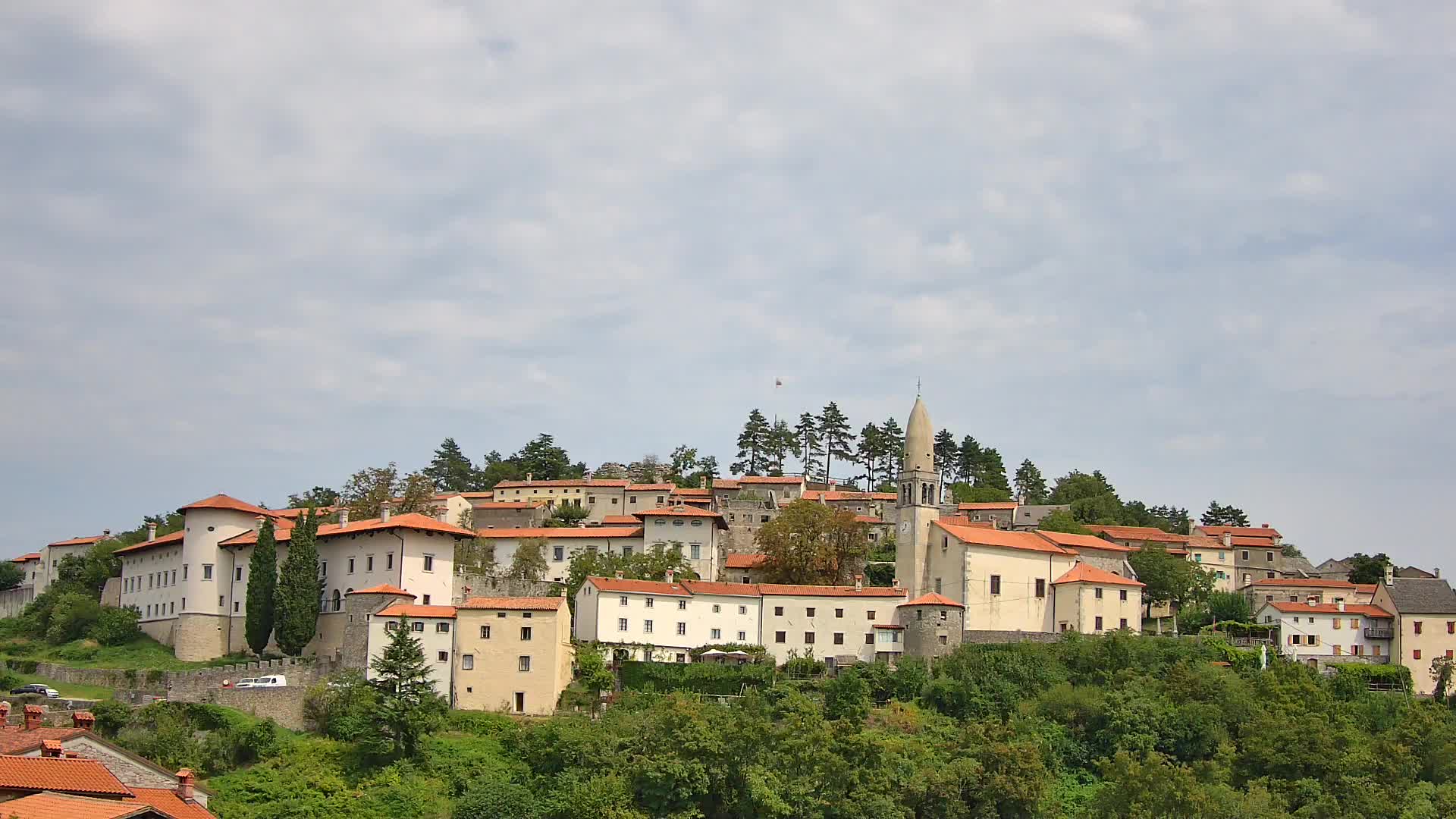 Štanjel v Živo: Odkrijte Srce Krasa