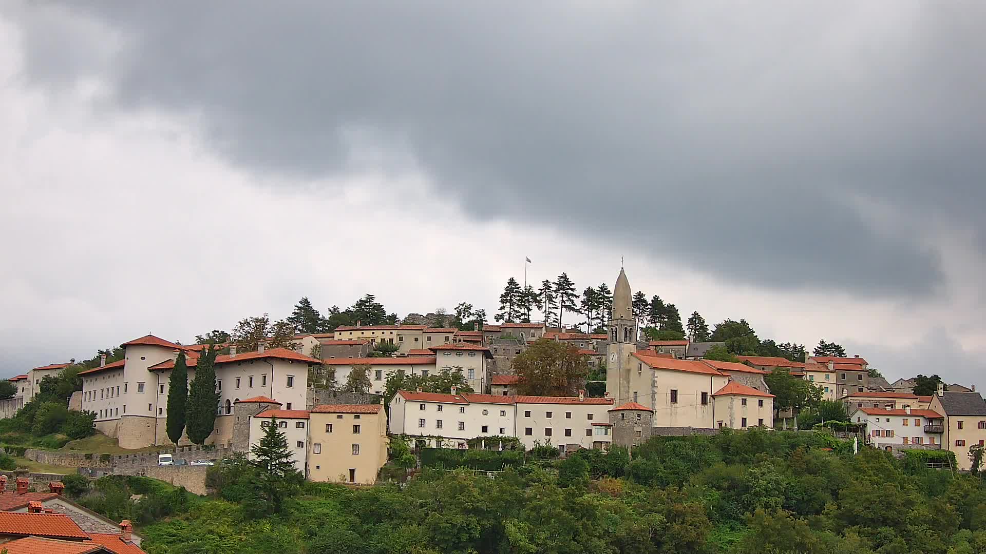 Štanjel v Živo: Odkrijte Srce Krasa