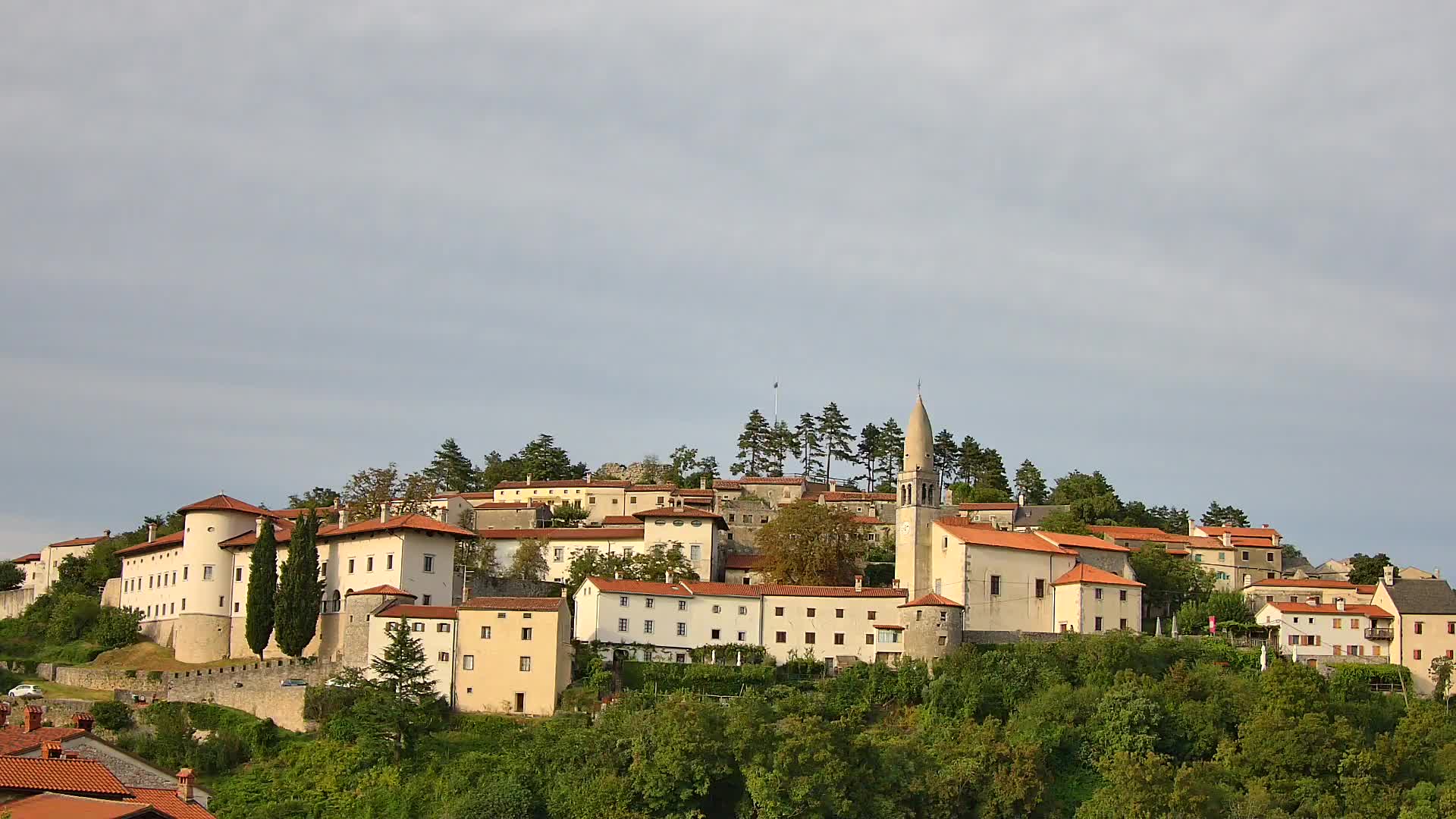 Štanjel v Živo: Odkrijte Srce Krasa