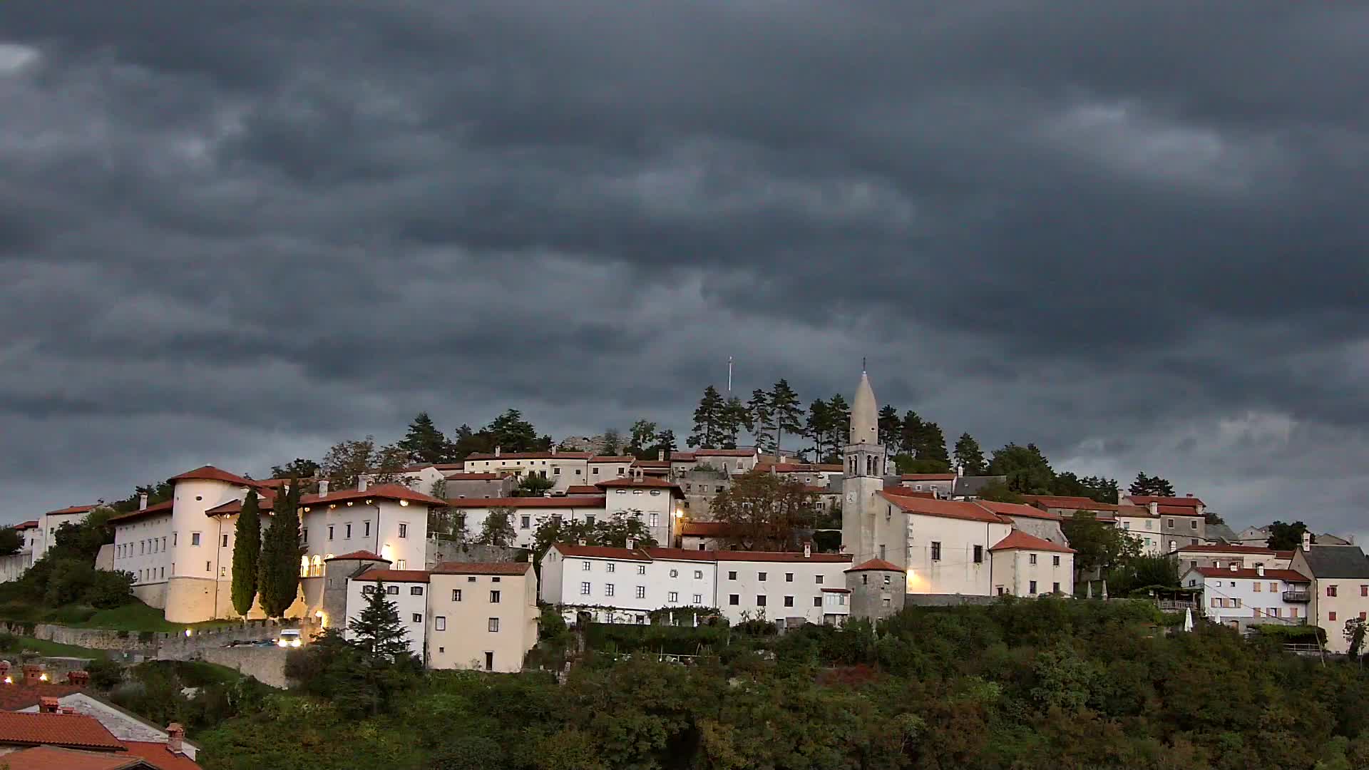 Štanjel v Živo: Odkrijte Srce Krasa