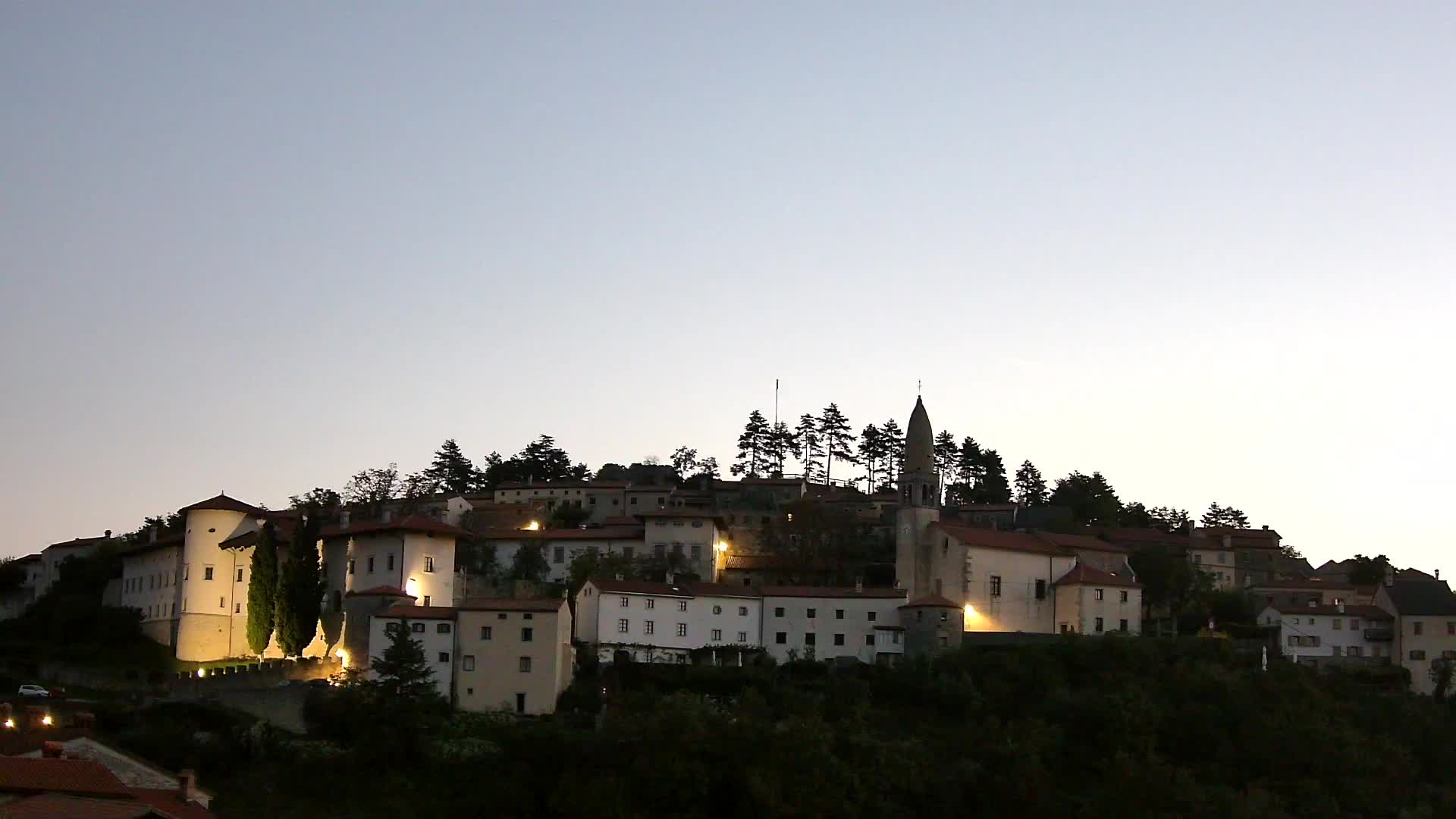 Štanjel v Živo: Odkrijte Srce Krasa