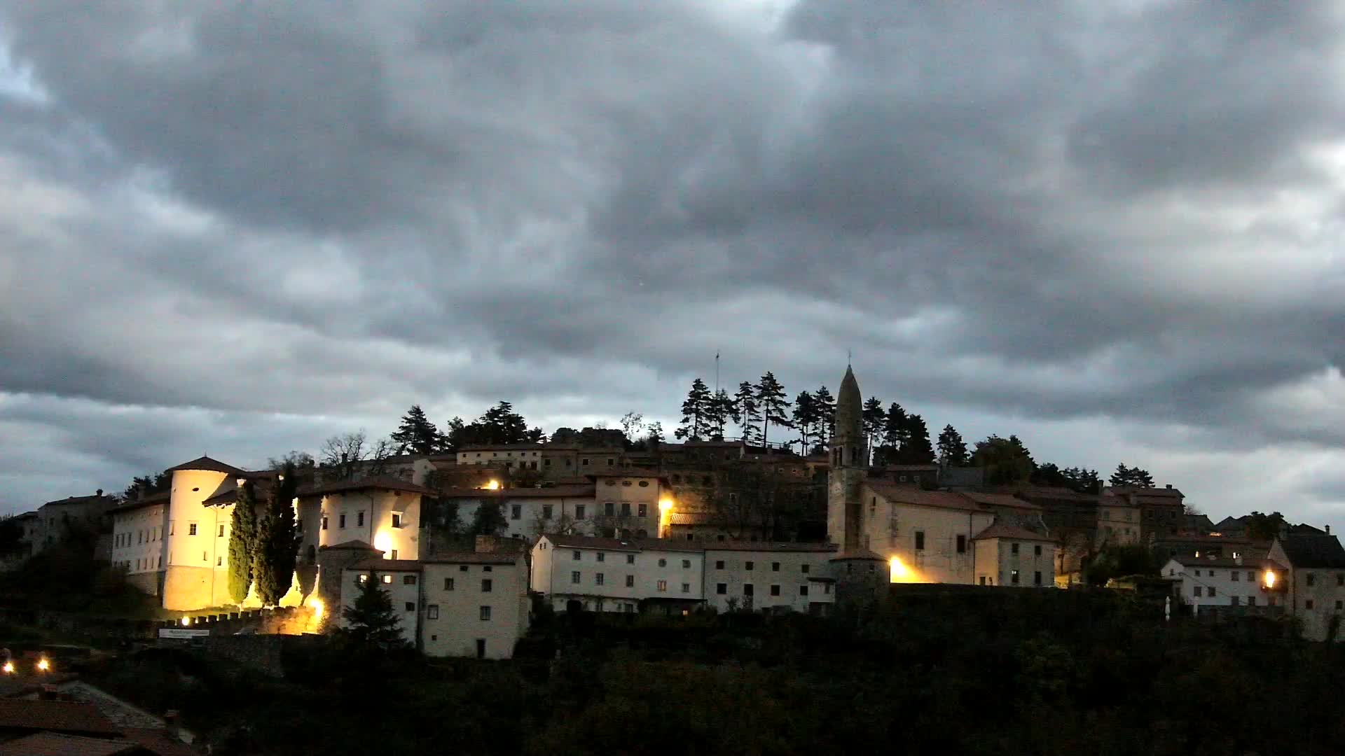 Štanjel v Živo: Odkrijte Srce Krasa