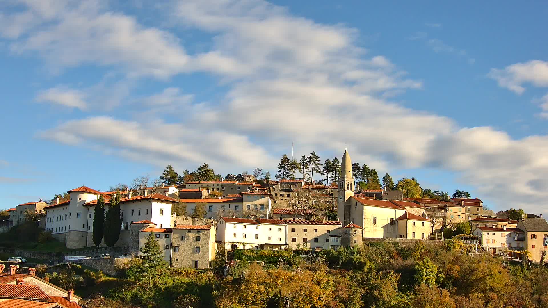 Štanjel v Živo: Odkrijte Srce Krasa