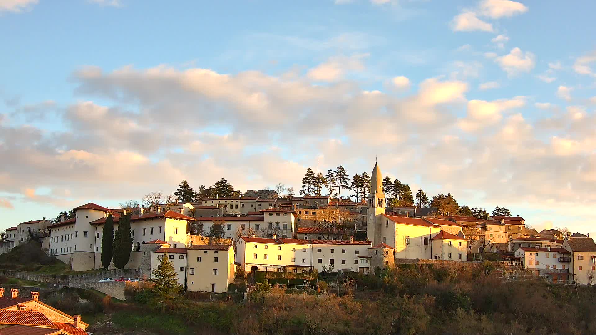 Štanjel v Živo: Odkrijte Srce Krasa