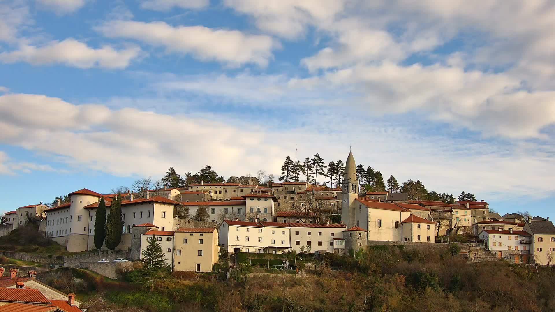 Štanjel v Živo: Odkrijte Srce Krasa