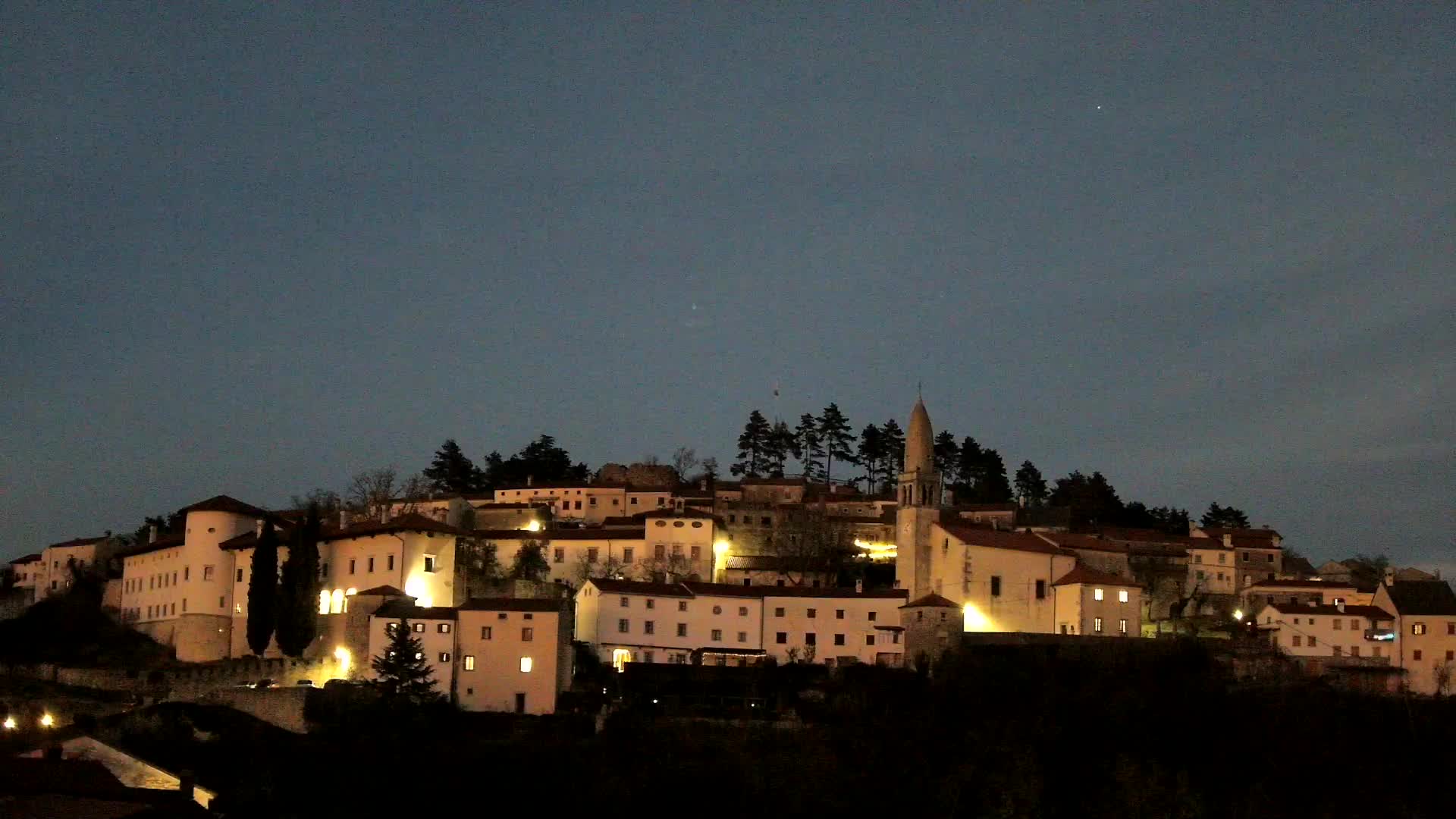 Štanjel v Živo: Odkrijte Srce Krasa