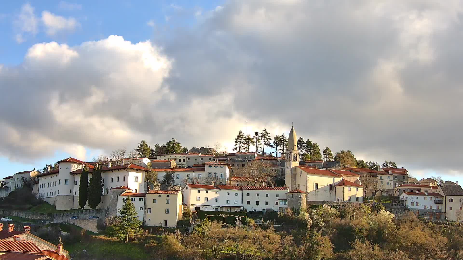 Štanjel v Živo: Odkrijte Srce Krasa