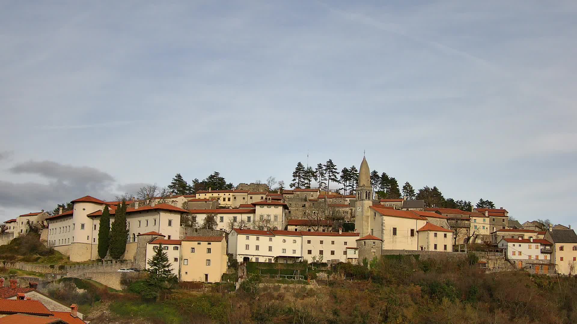 Štanjel v Živo: Odkrijte Srce Krasa