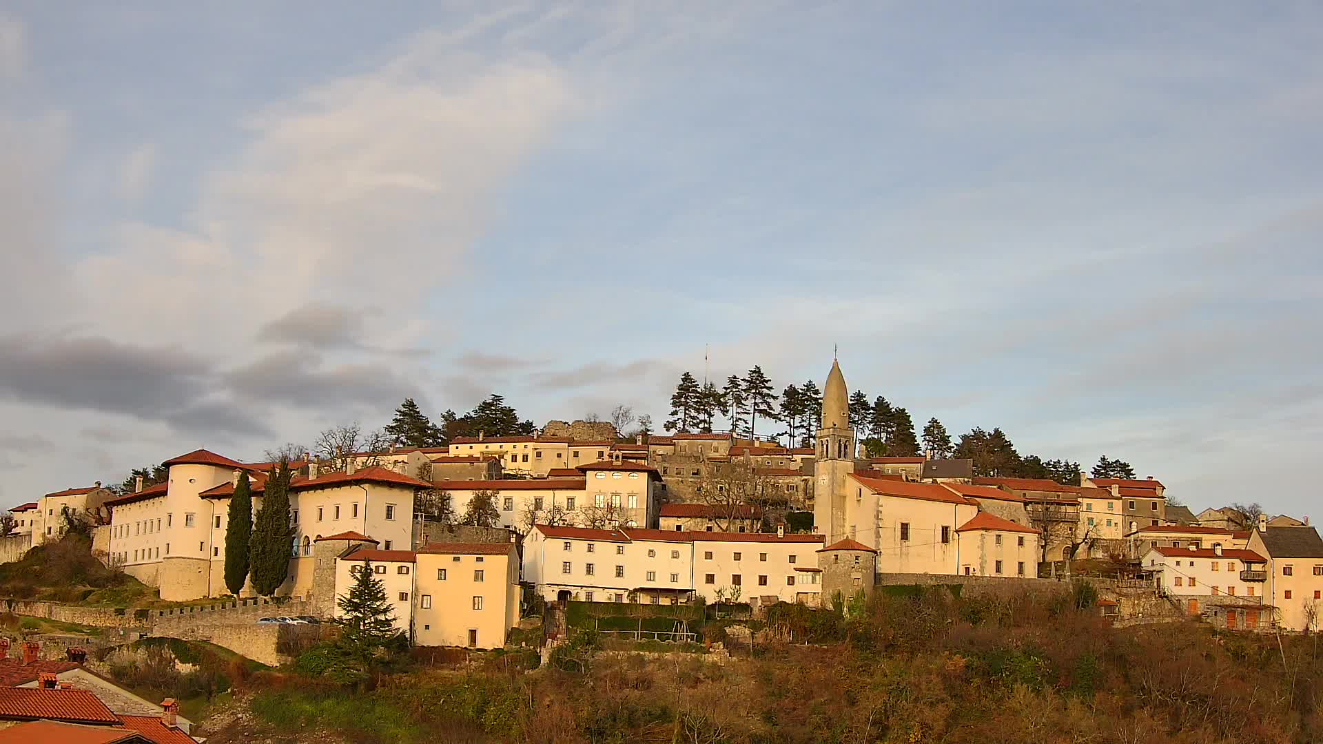 Štanjel v Živo: Odkrijte Srce Krasa